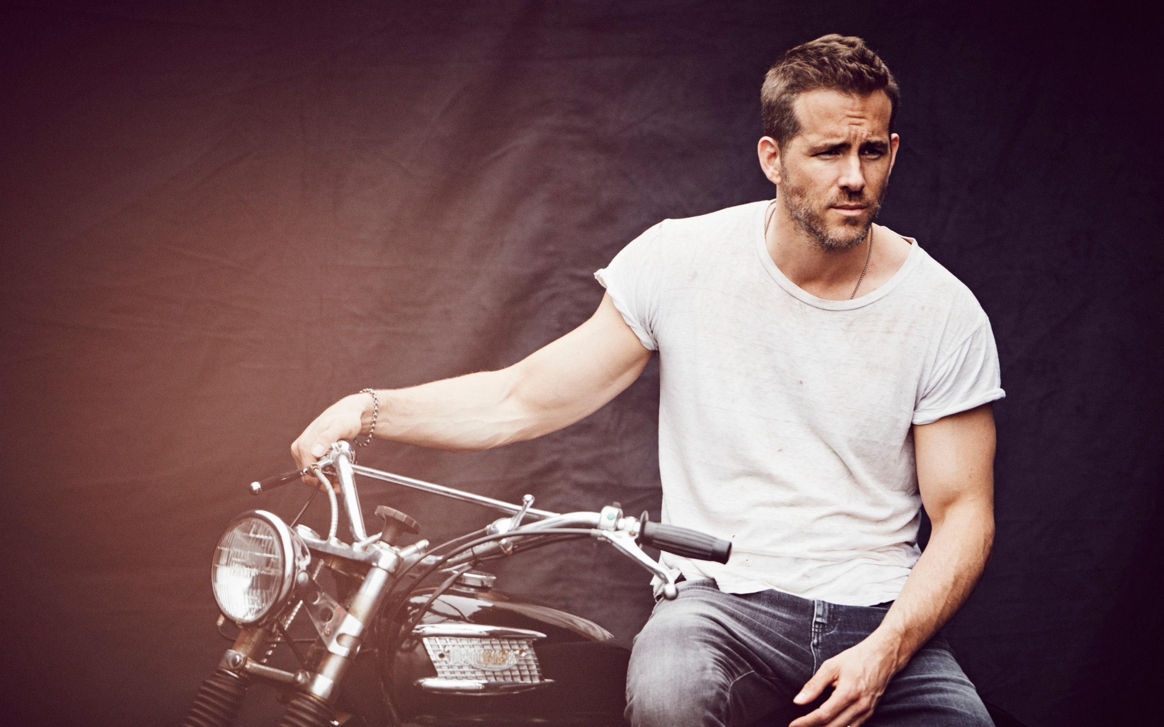 Ryan Reynolds Net Worth, Bio, Age, Height, Weight, Wife, Facts