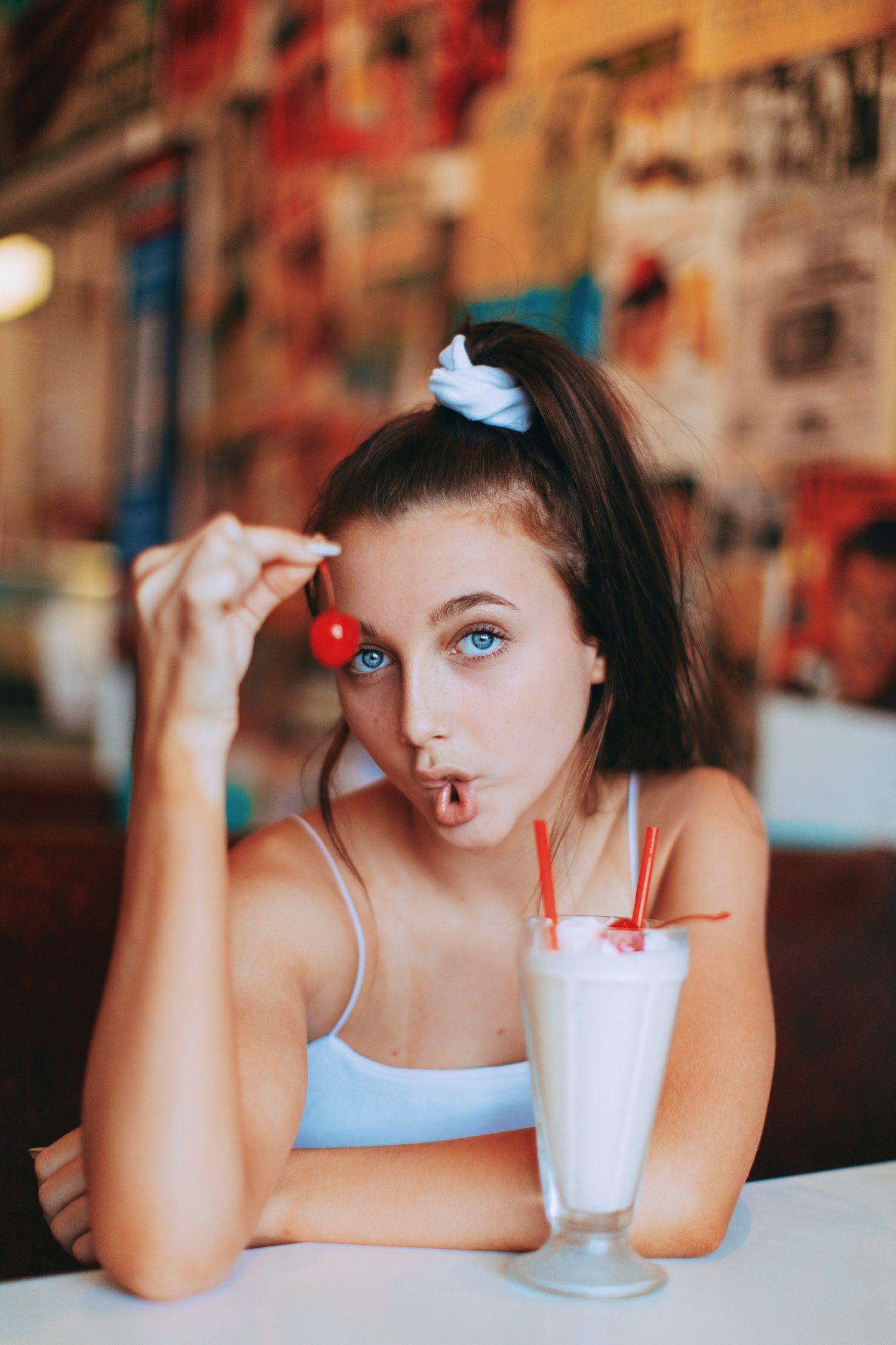 emma chamberlain. Cute picture. Emma chamberlain, Emma