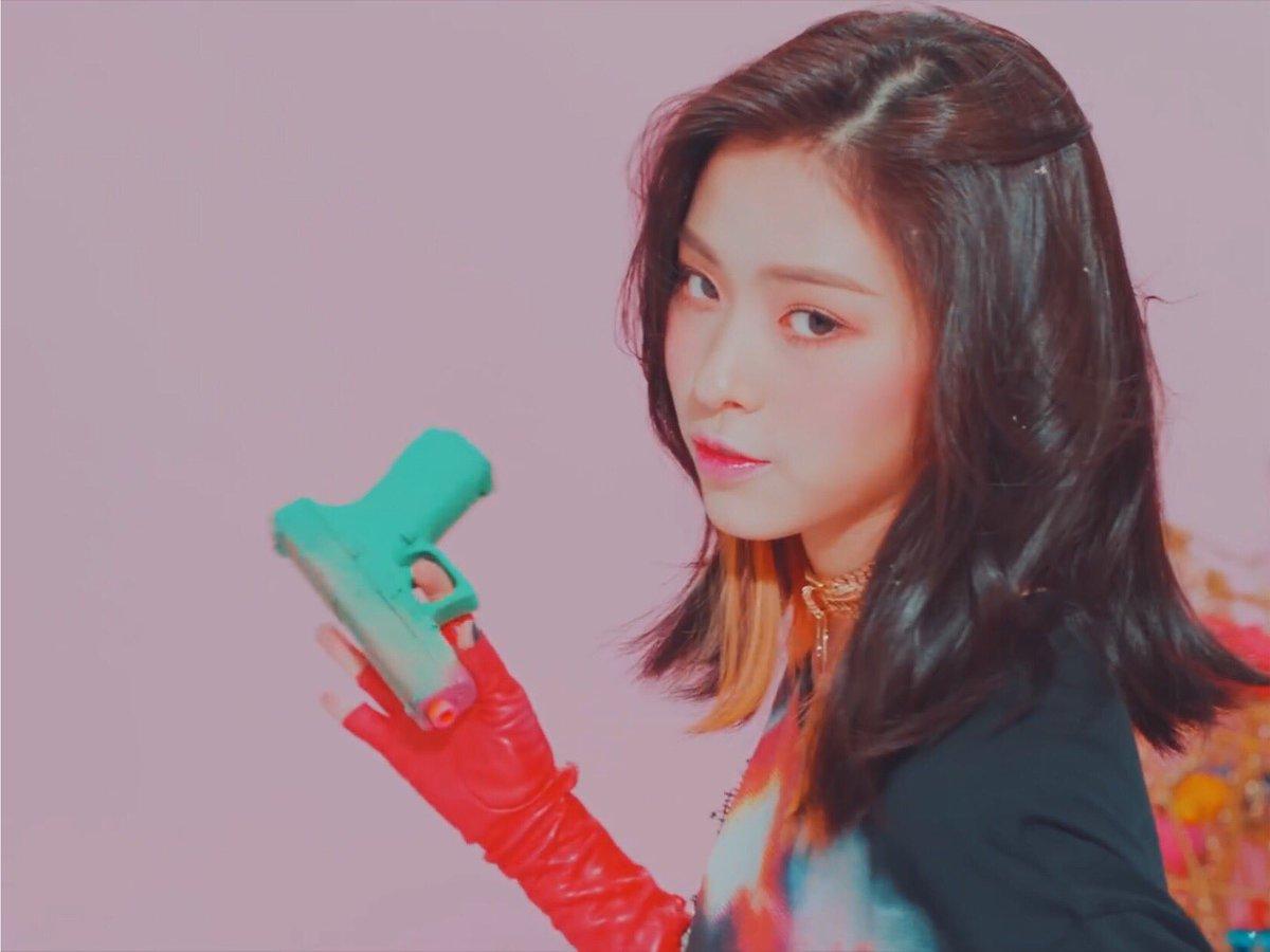 ITZY image Ryujin HD wallpaper and background photo