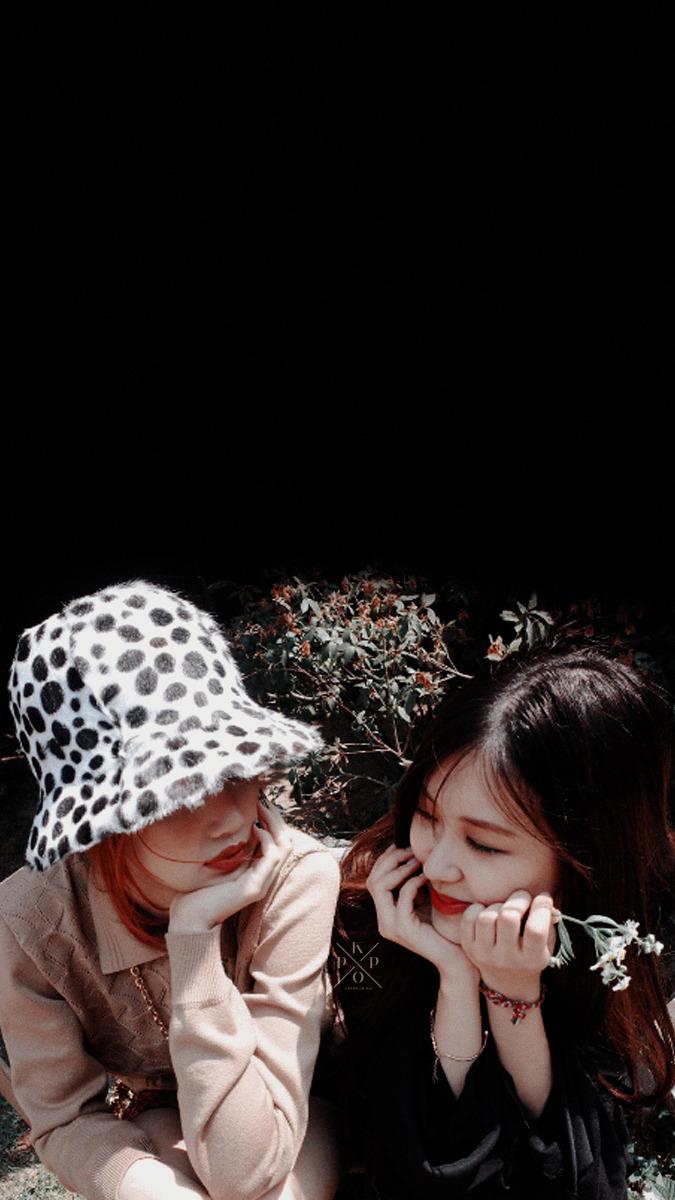 ChaeLisa cute moments i think about a lot during fansign (Lisa and Rose  Blackpink moments) - YouTube