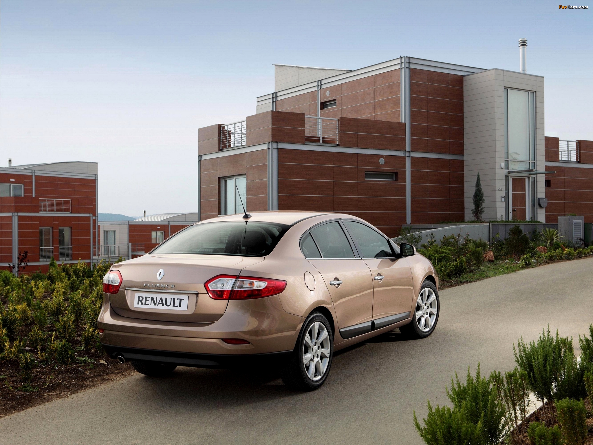 Renault Fluence 2009 wallpaper (2048x1536)