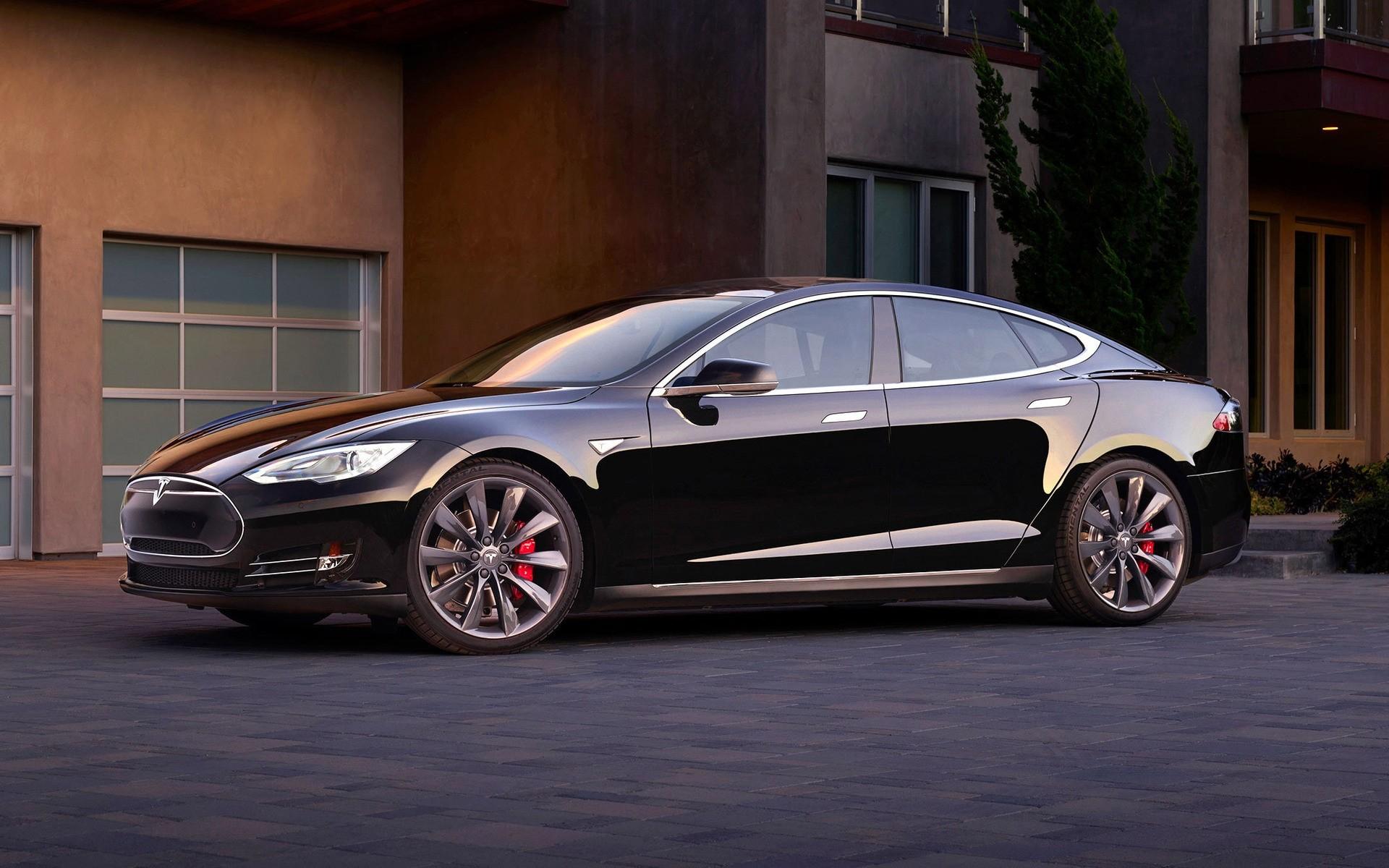 Black Tesla Model S Dual Motor. iPhone wallpaper for free