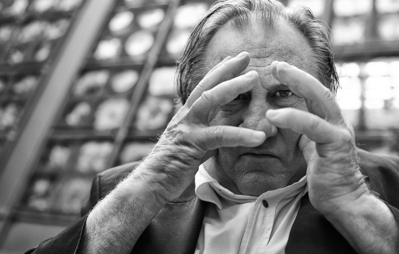 Wallpaper look, portrait, hands, black and white, monochrome, Gerard