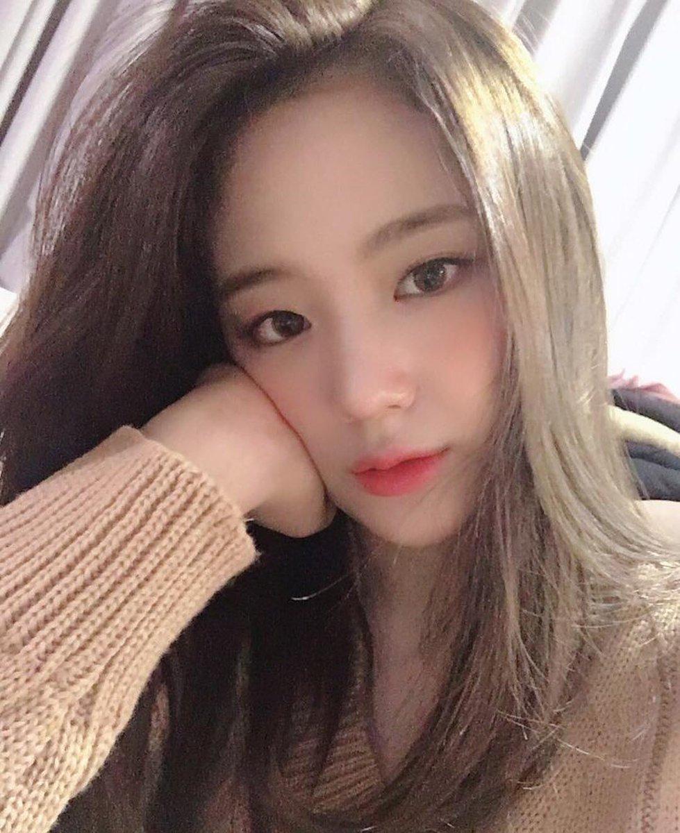 Fromis9 chaeyoung kpop asian FROMIS9 in 2019