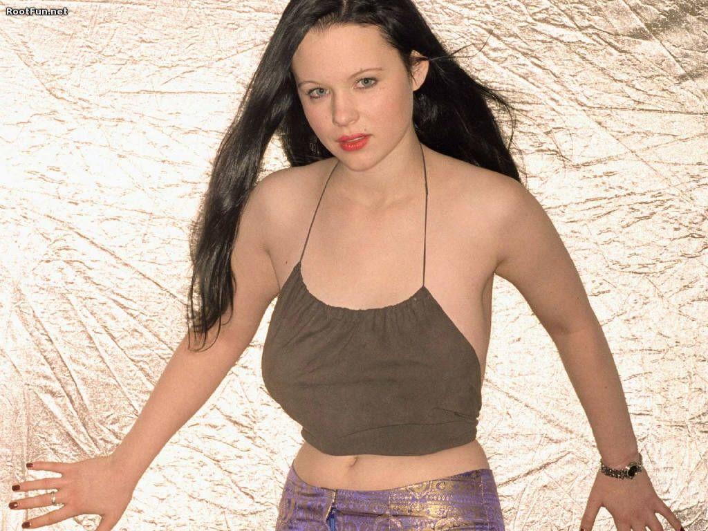 thora birch. Thora Birch. Thora birch, Tops, Celebrity wallpaper
