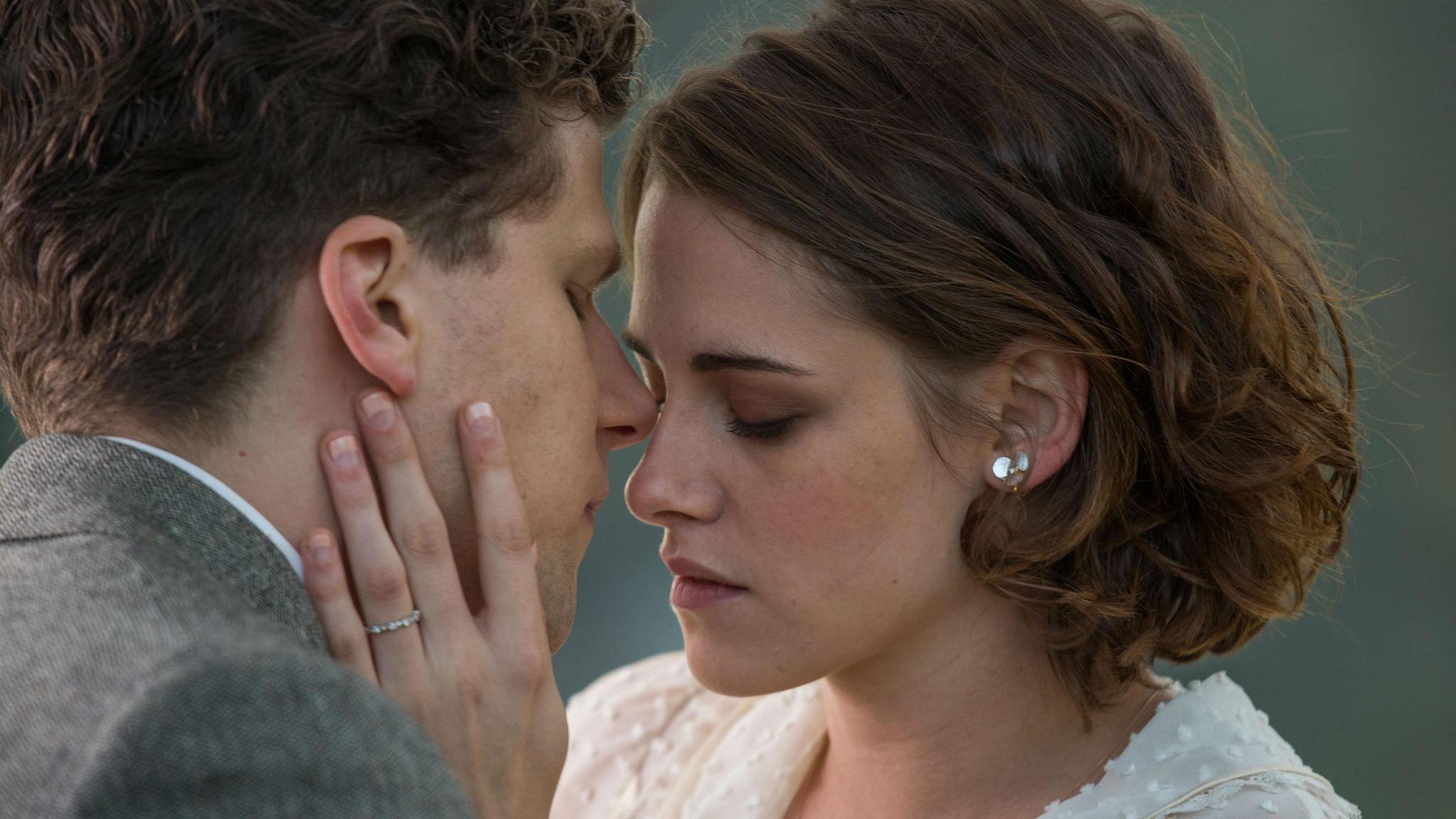 Download wallpaper 2048x1152 cafe society, jesse eisenberg, kristen