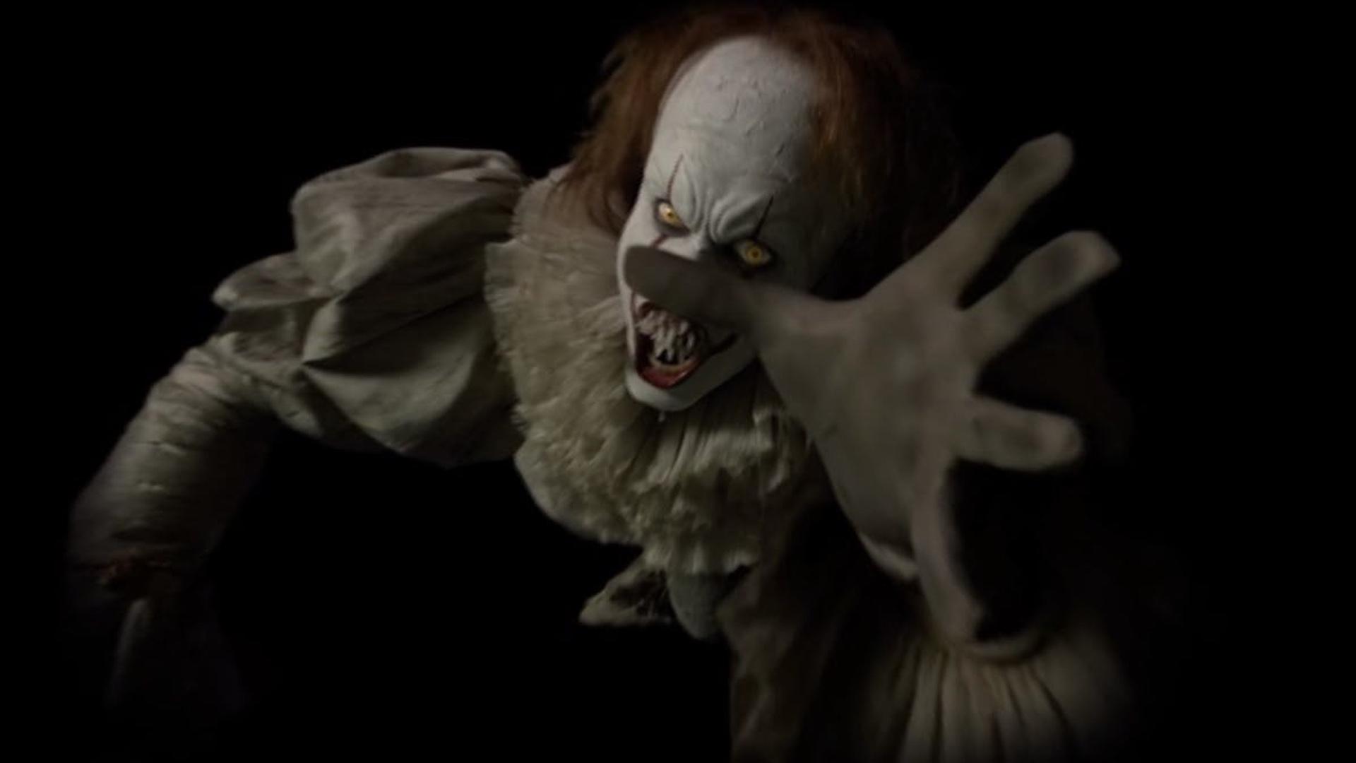 New Set Photo From IT: CHAPTER 2 Features Pennywise The Clown Being