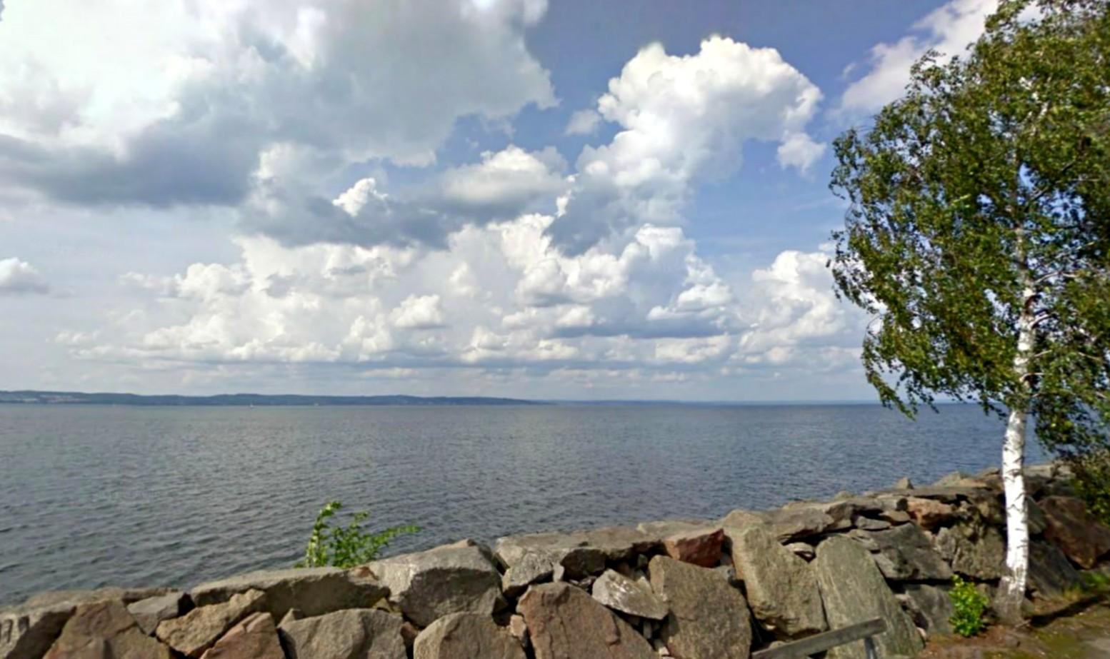 Lakes: Vattern Sky Fresh Tree Rocks Sweden Clouds Lake Water