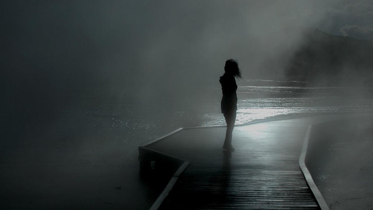 Download wallpaper 1280x720 girl, rain, walk, mood, pier, fog HD