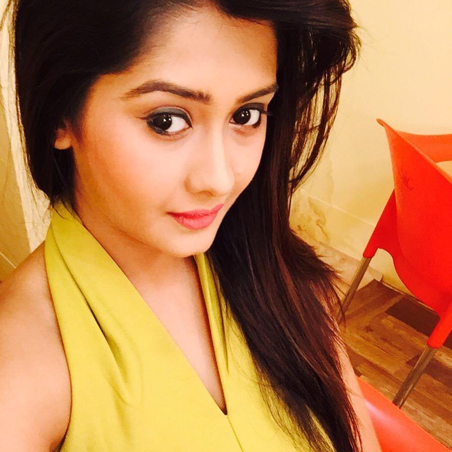 TV Actress Kanchi Singh Cute Pics | Veethi