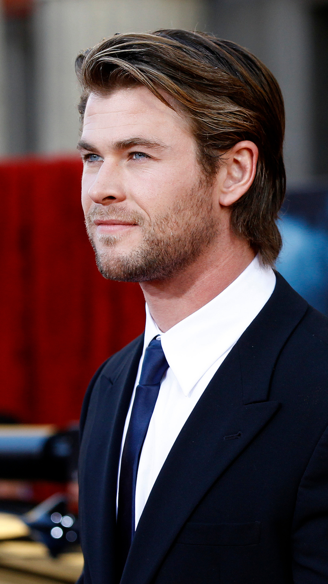 Celebrity Chris Hemsworth (1080x1920) Wallpaper