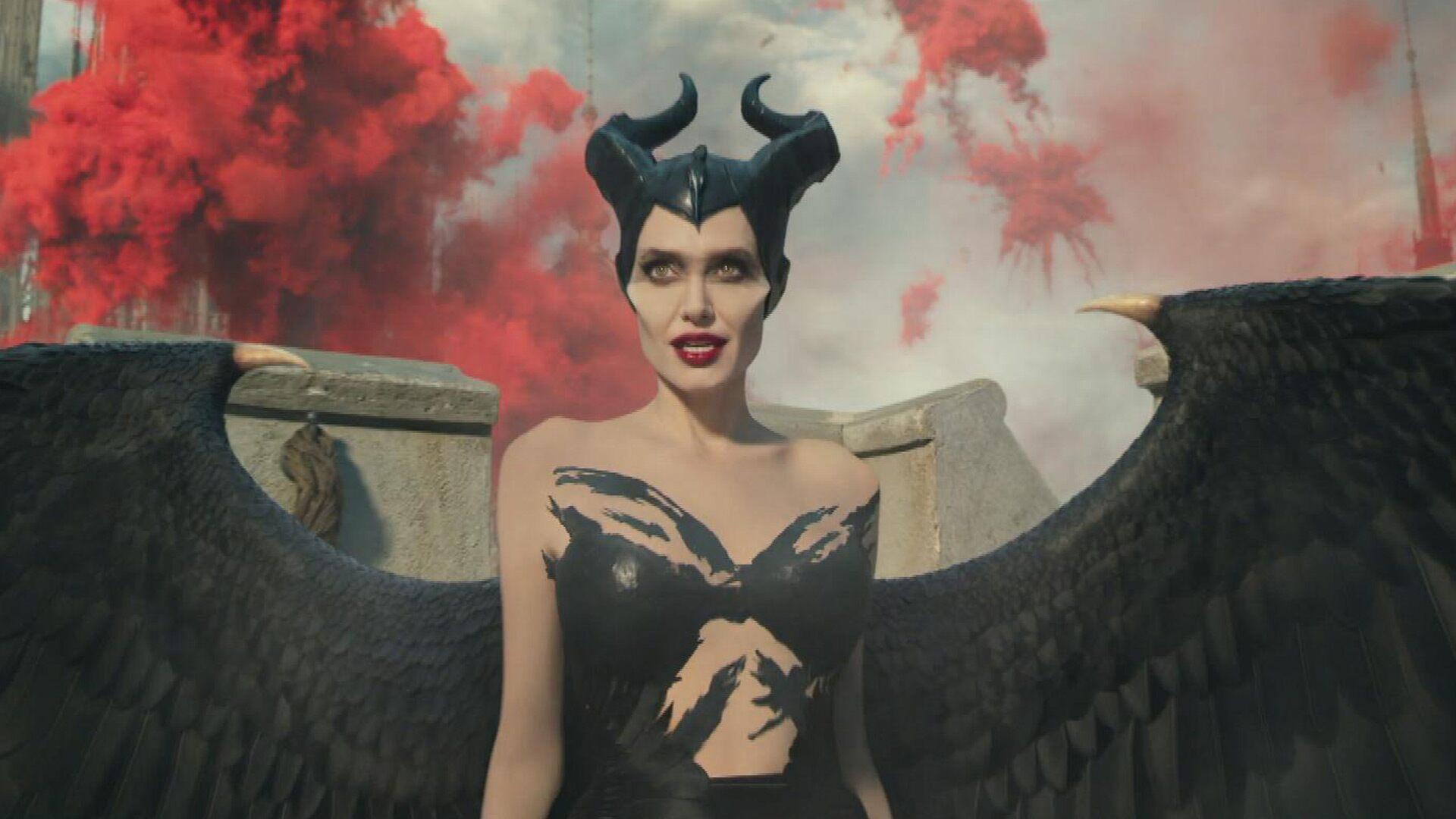 Watch Angelina Jolie Face Off with Michelle Pfeiffer in 'Maleficent