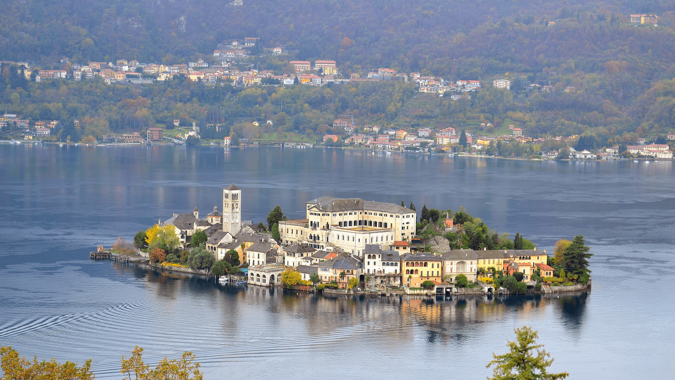 Download 2560x1440 italy, island, panorama, lake ortho, san julio