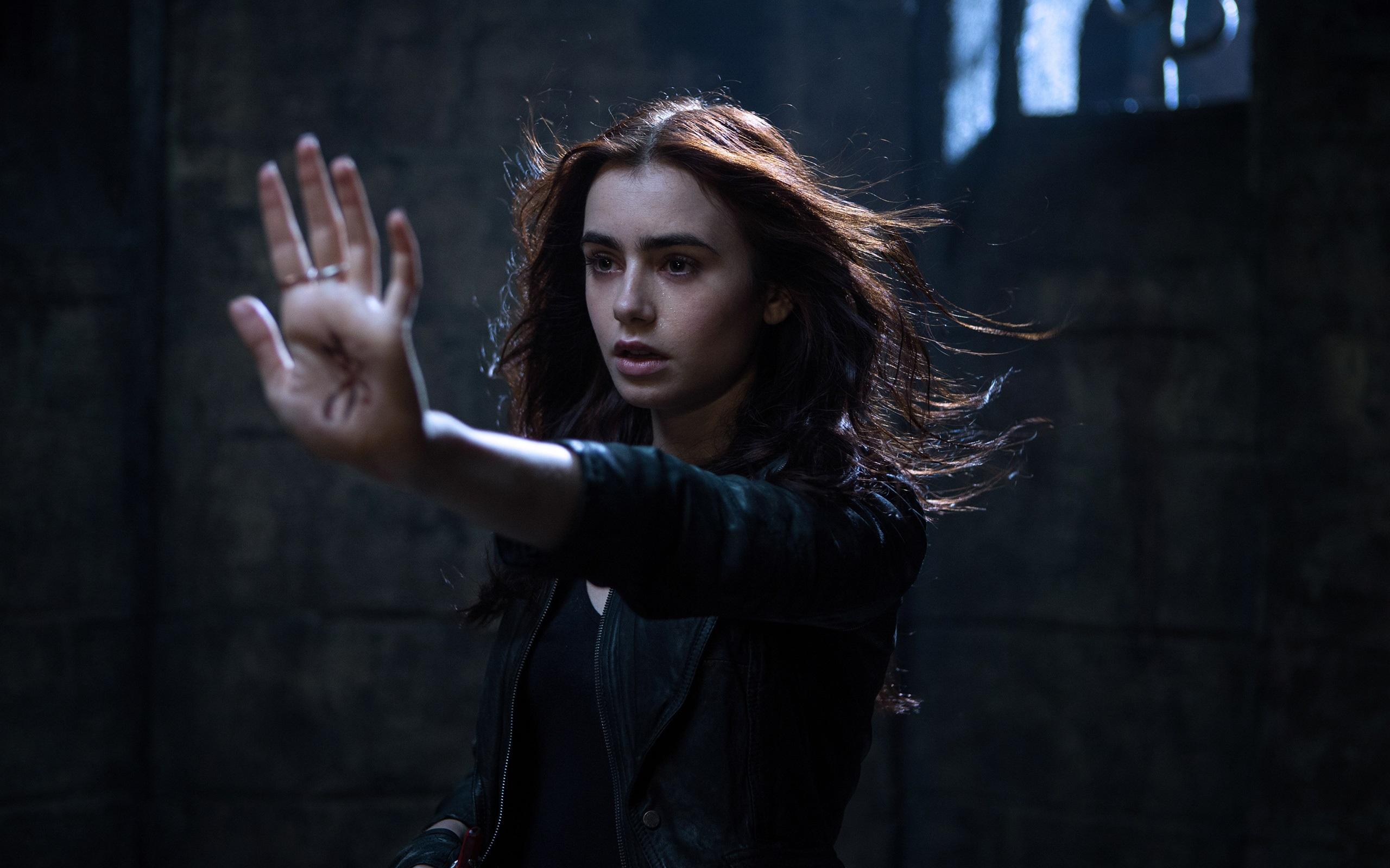 Lily Collins, The Mortal Instruments: City of Bones 750x1334 iPhone