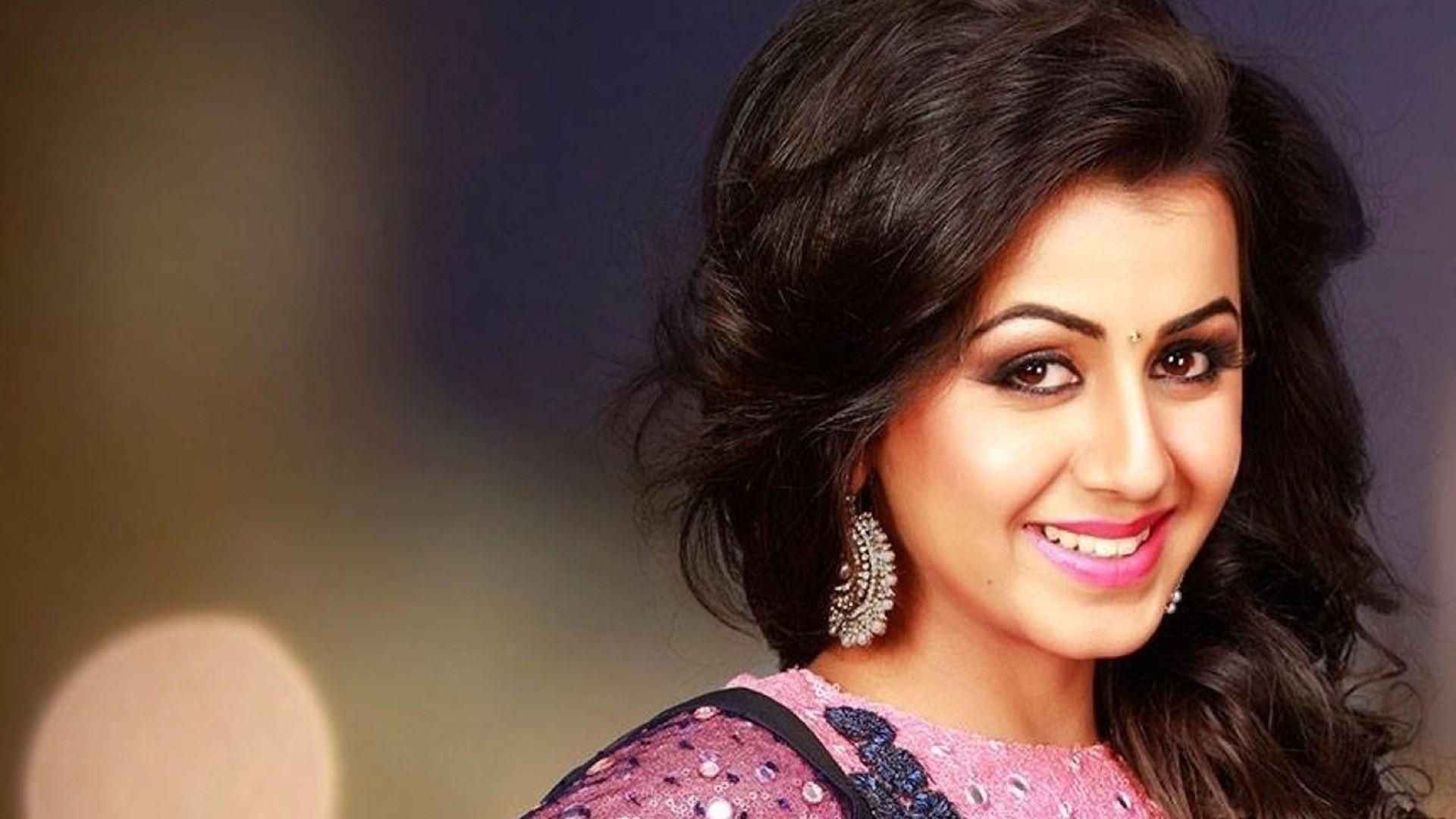Nikki Galrani HD Desktop Wallpaper 12969