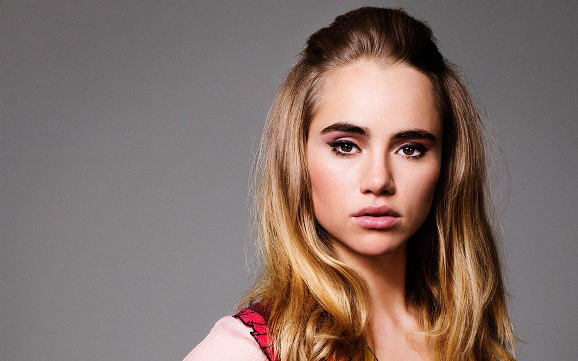 Suki Waterhouse Wallpapers HD Image, Pictures and Photos.
