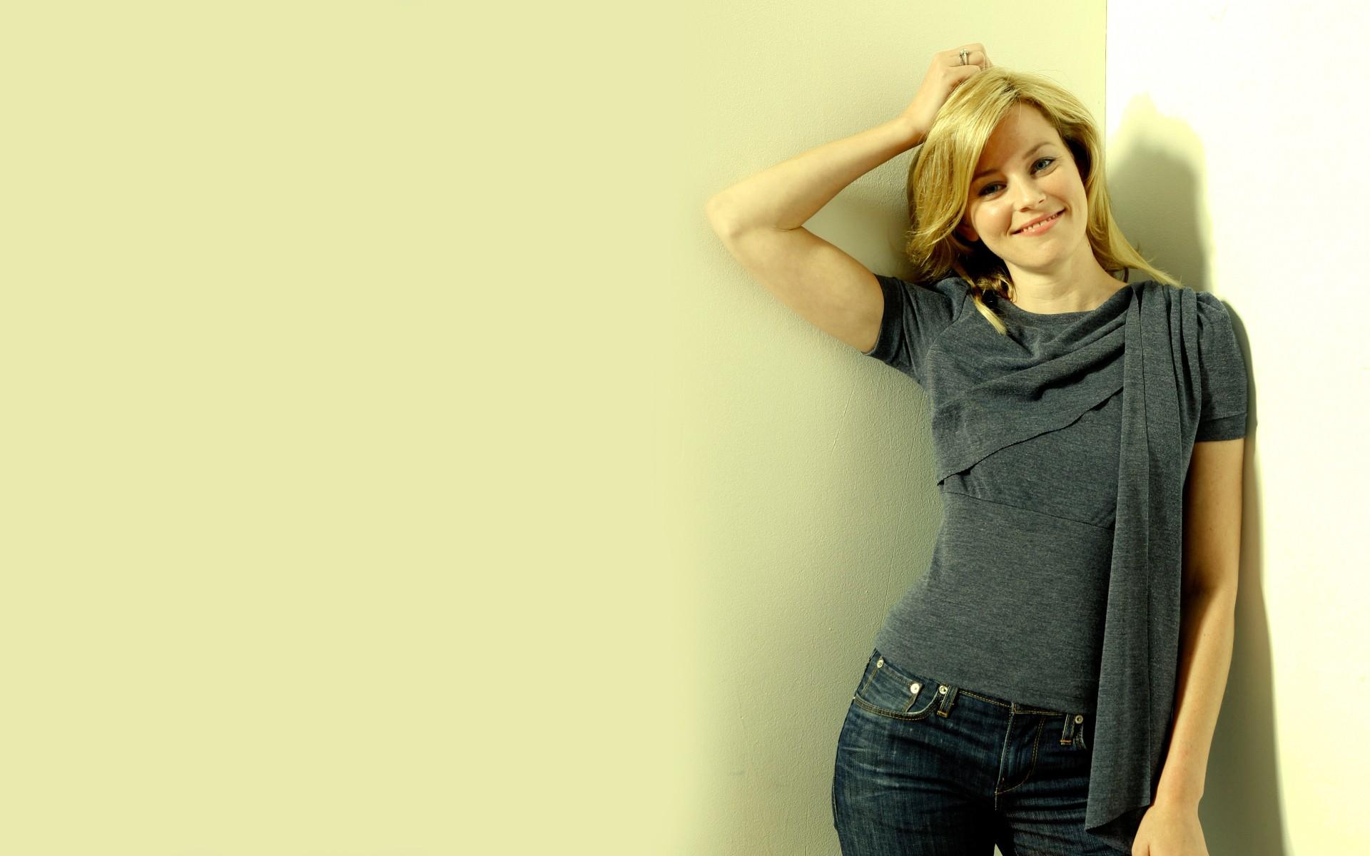 Elizabeth Banks HD Wallpaper