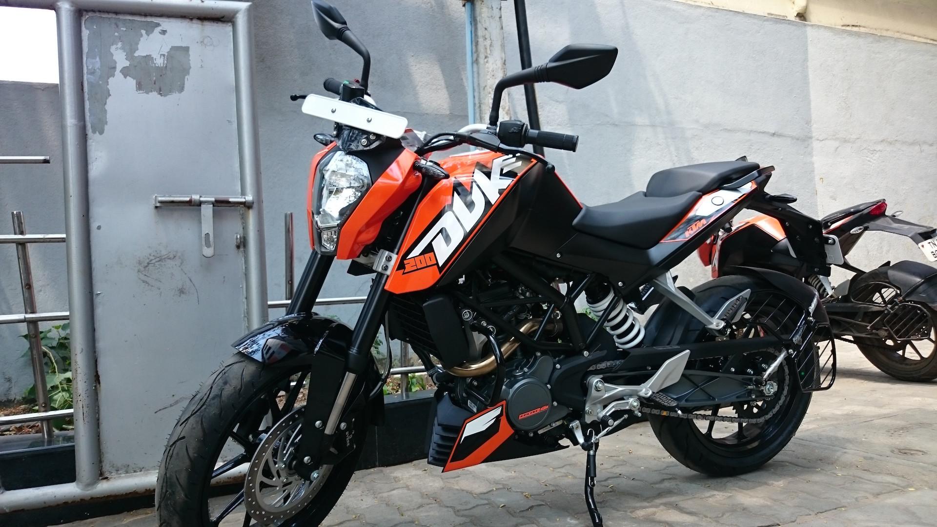KTM Duke 125 Price On-Road Ex-Showroom - Oct 2023, Reviews, Photos,  Specification, Competition and Offers