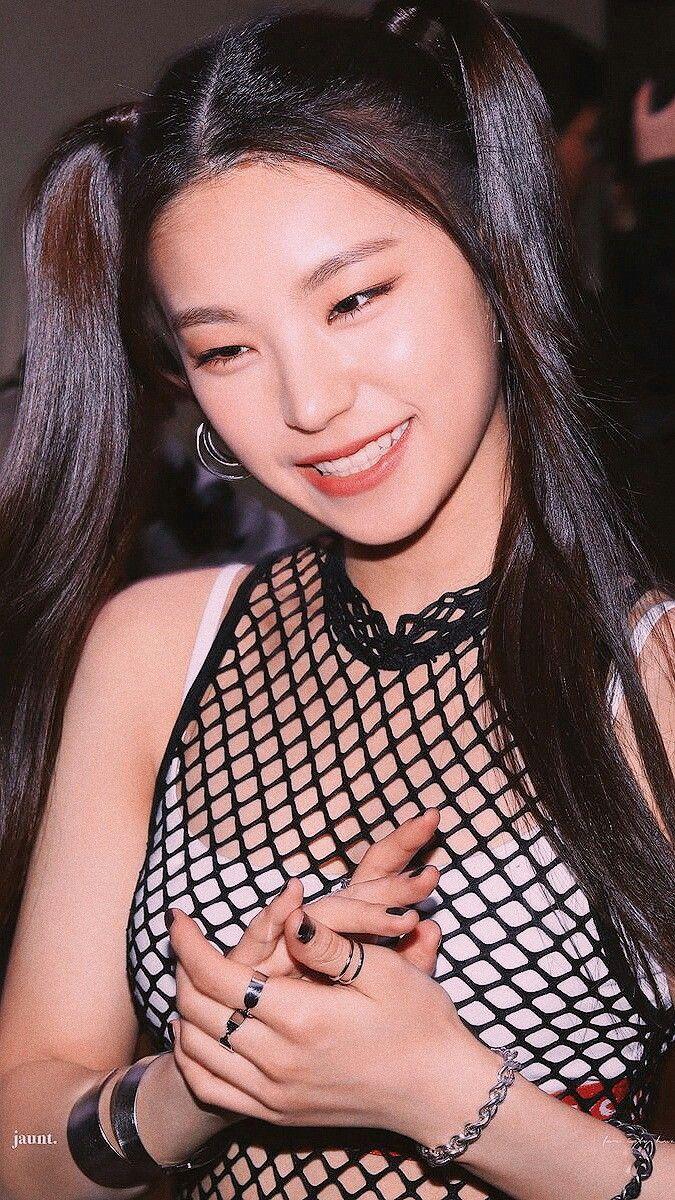 Itzy Yeji Wallpaper Lockscreen #itzy #yeji. K Pop Wallpaper