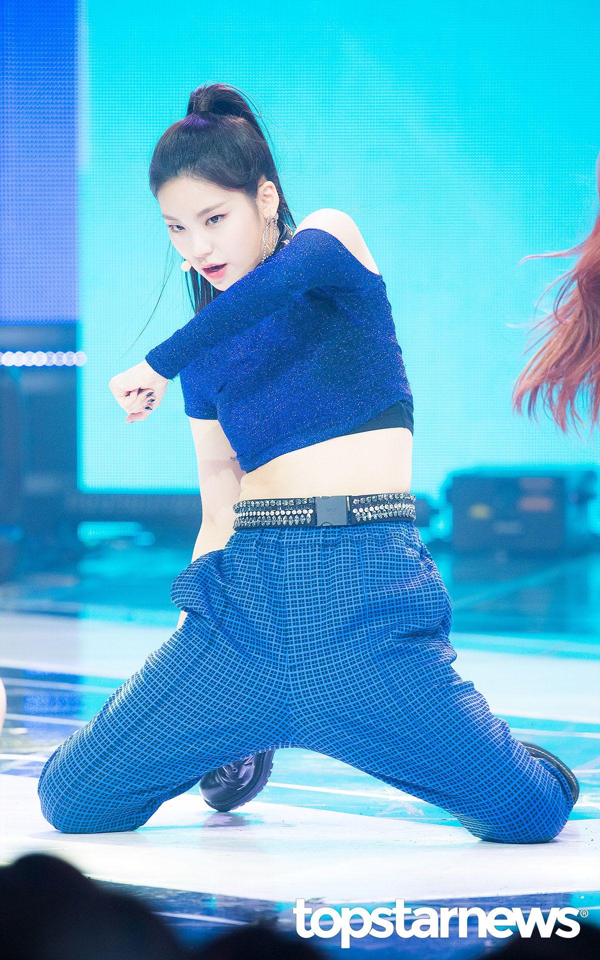Yeji Itzy 190214 DallaDalla ITZY in 2019 Kpop girl