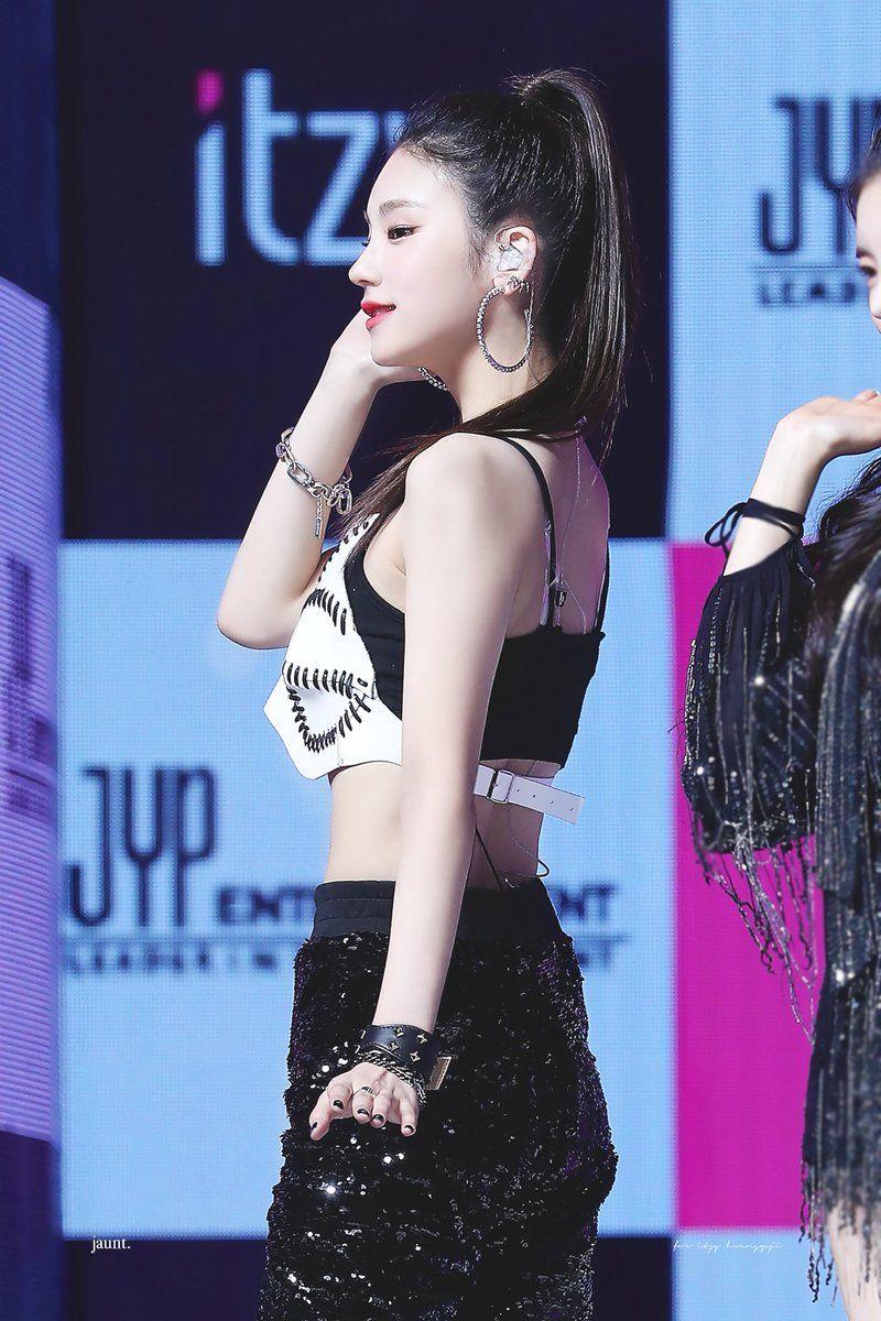 Nayeon Bias Wrecker ITZY Yeji t