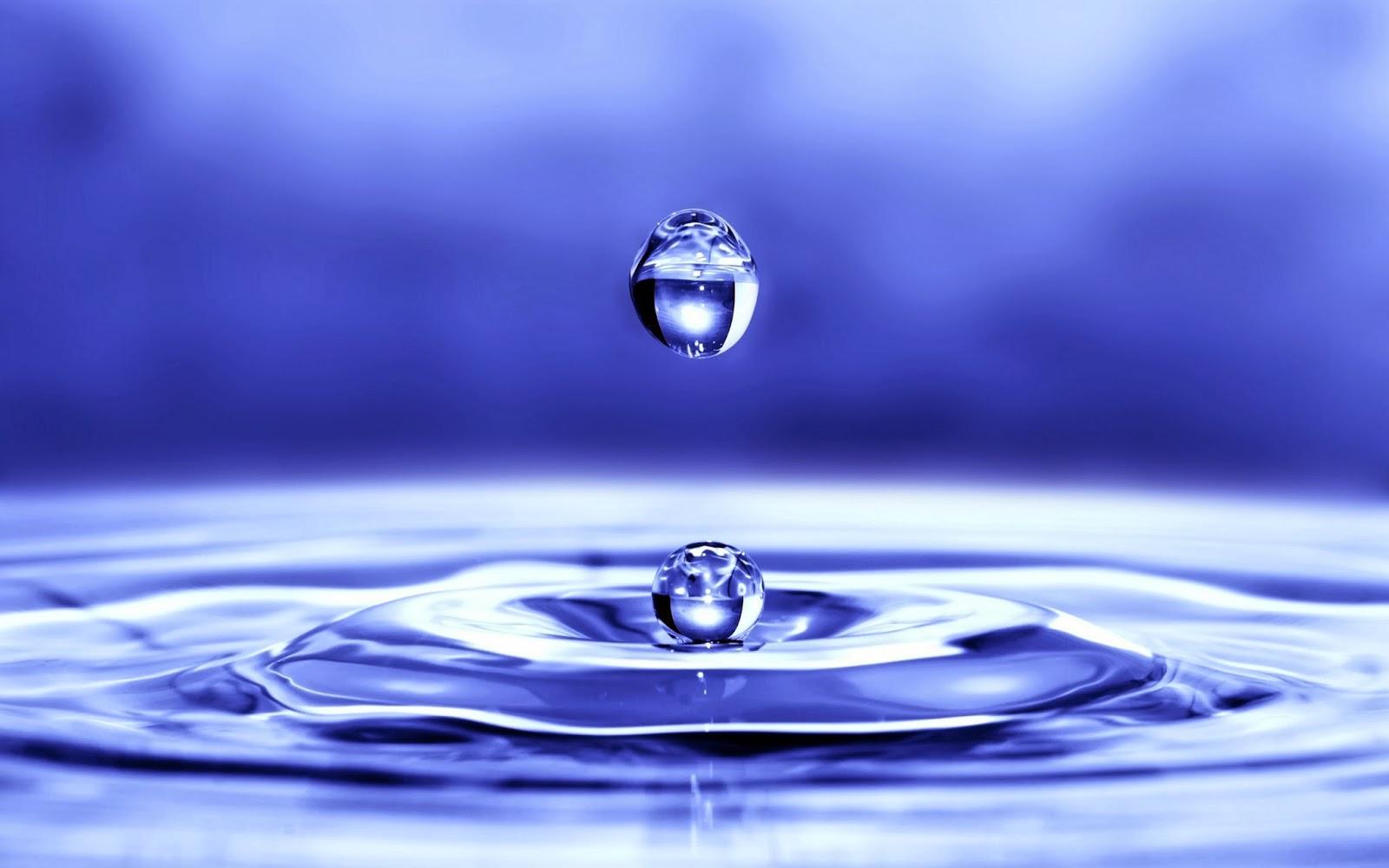Group of Water Drops Wallpaper