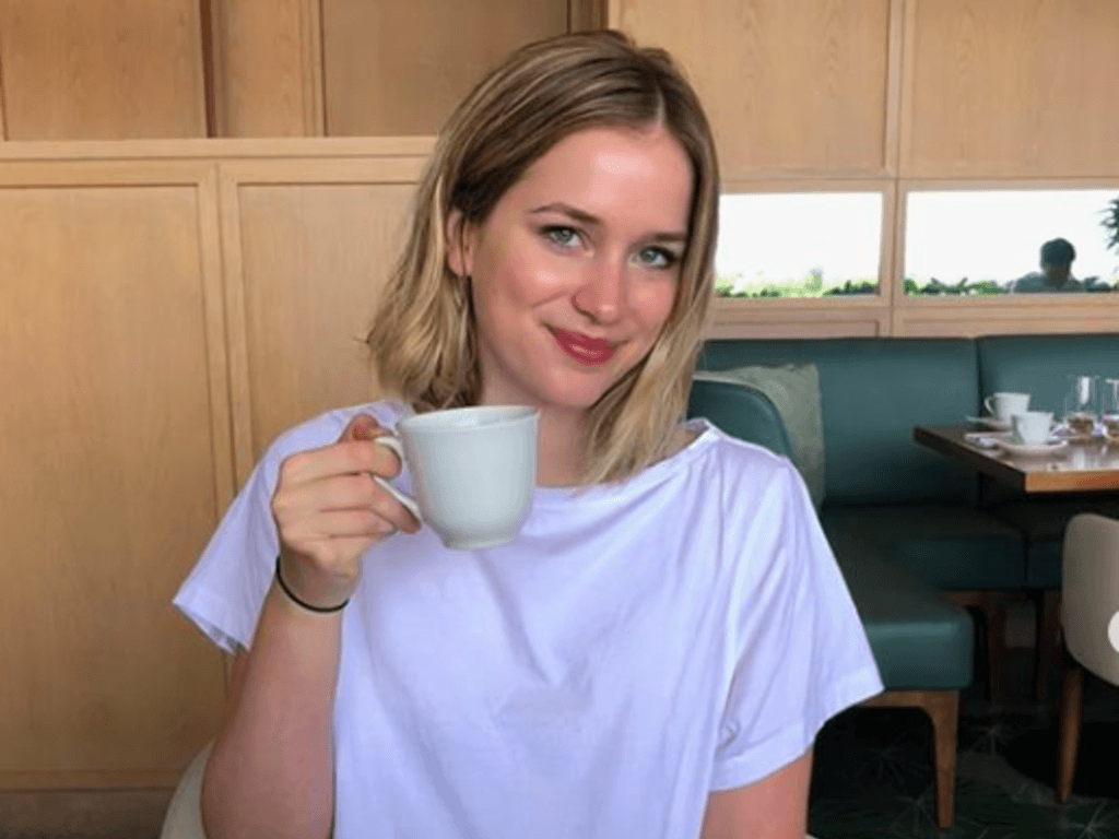 You, qui est Elizabeth Lail, la révélation de la nouvelle série