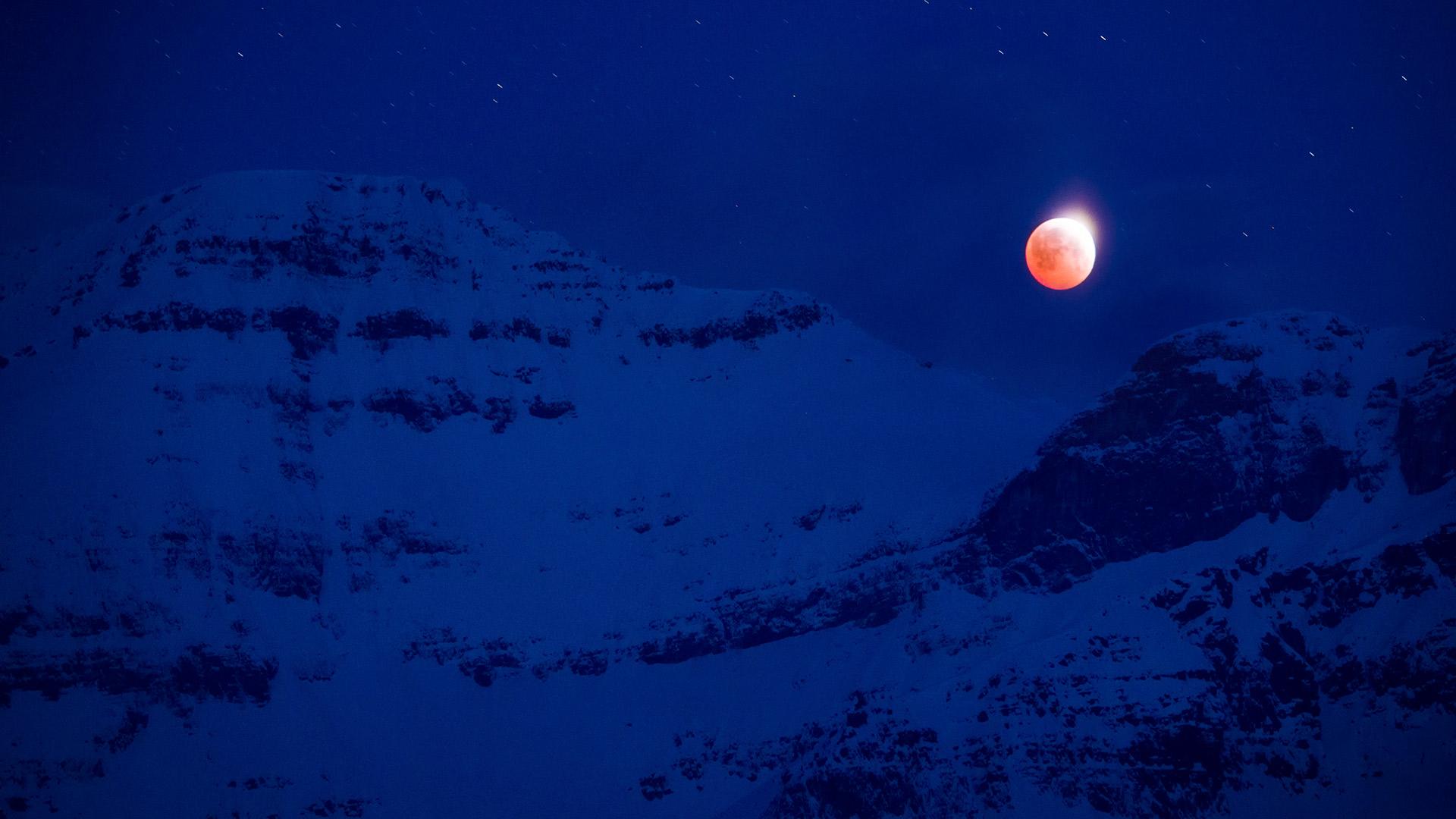 Assiniboine Moon