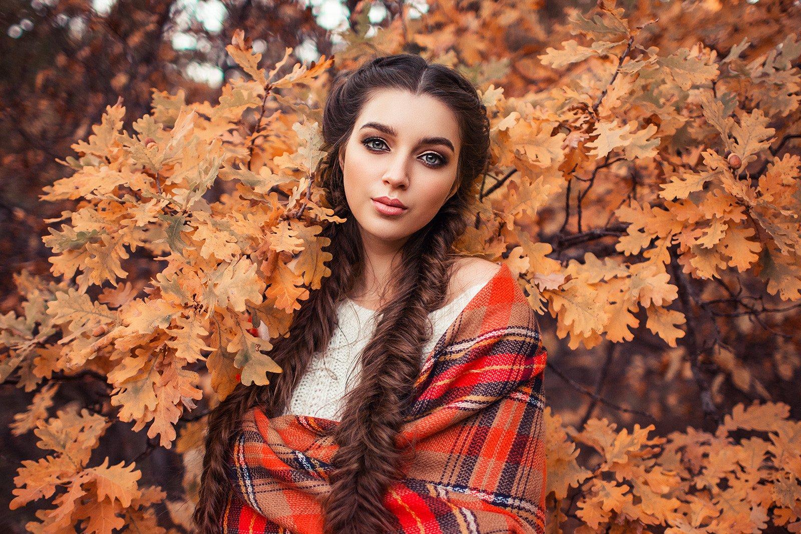 Woman in Autumn Wallpaper and Background Imagex1067