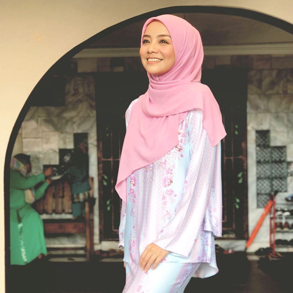 Sekitar Suasana Hari Raya Mira Filzah (10 Gambar) Baca lagi Gosip
