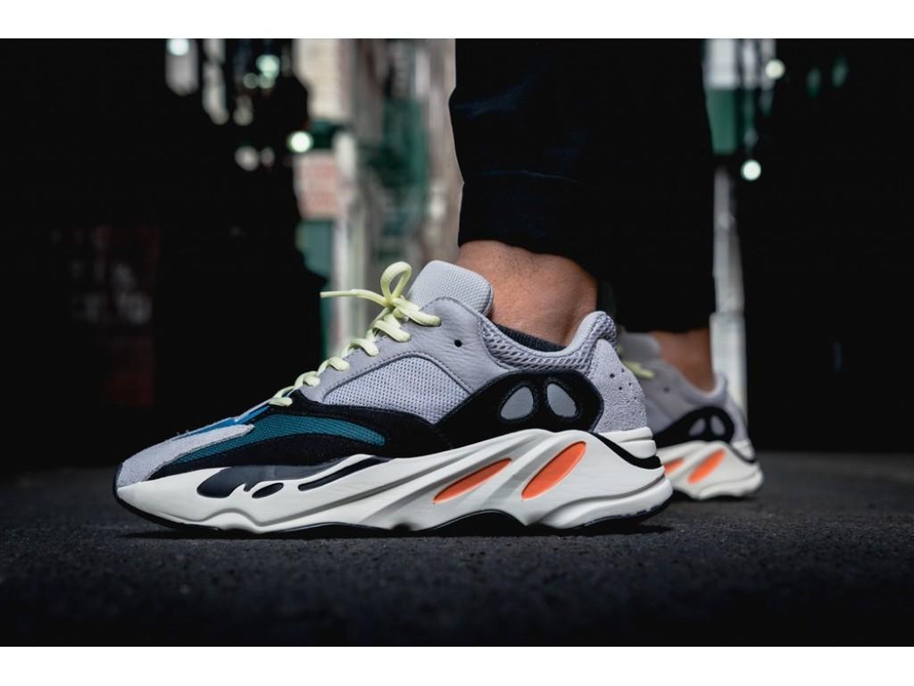 8.5US 10US Adidas Yeezy 700 Wave Runner, Men's Fashion, Footwear
