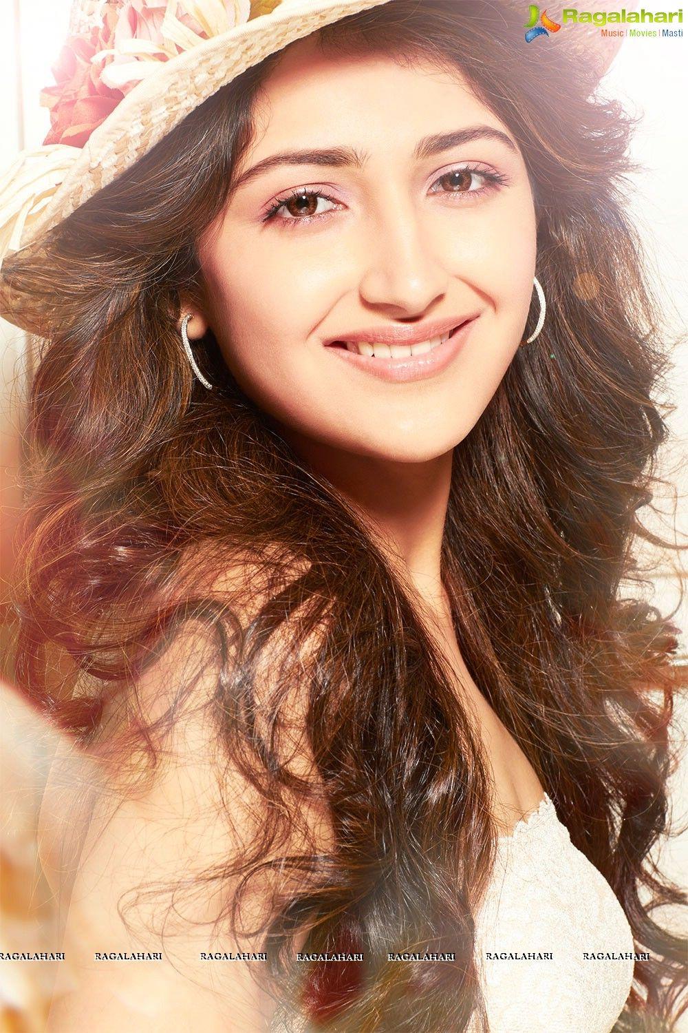 Sayyeshaa Saigal Photo. sayesha saigal in 2019