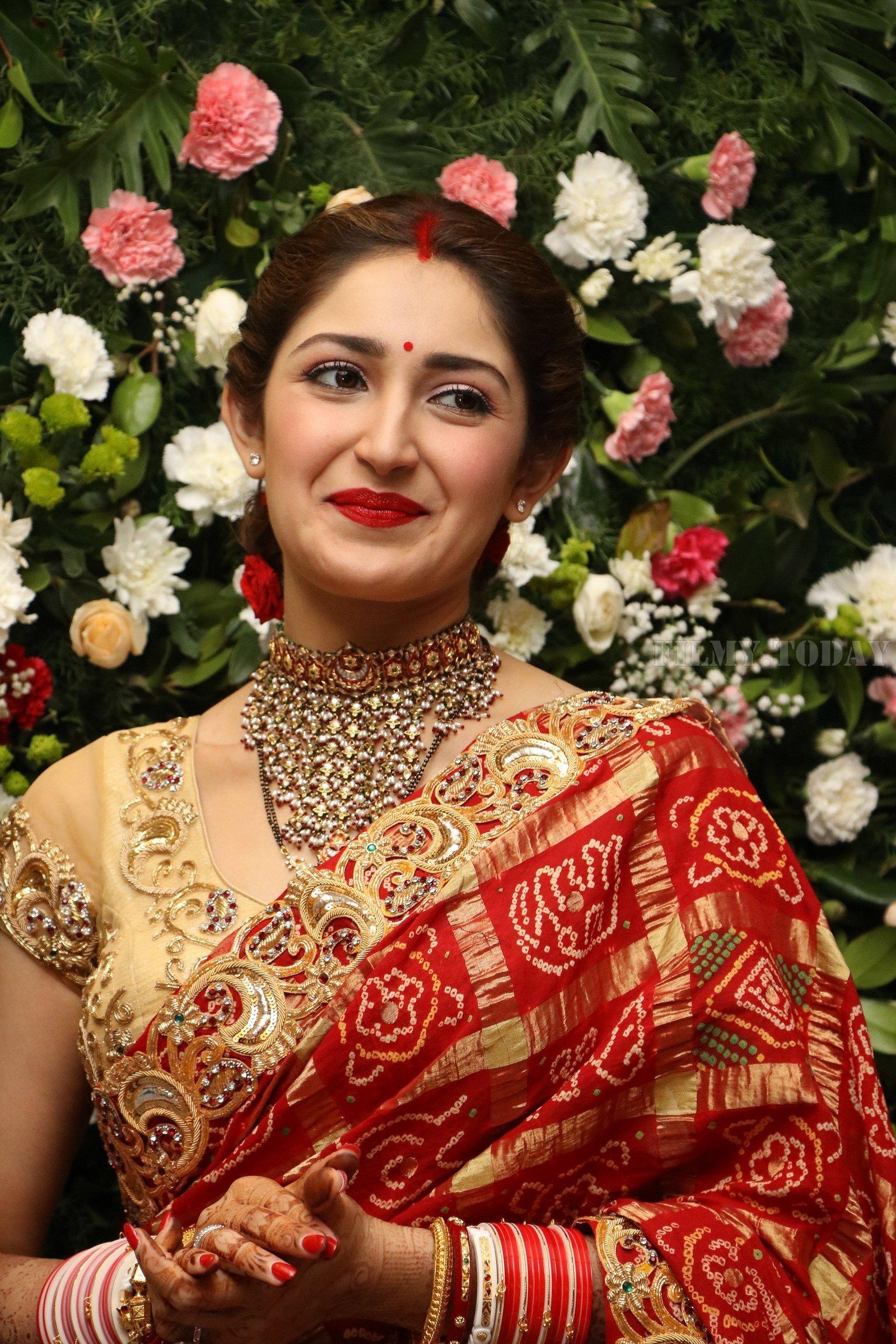 Sayyeshaa Saigal Photo, Sayyeshaa Saigal Hot Stills, Sayyeshaa