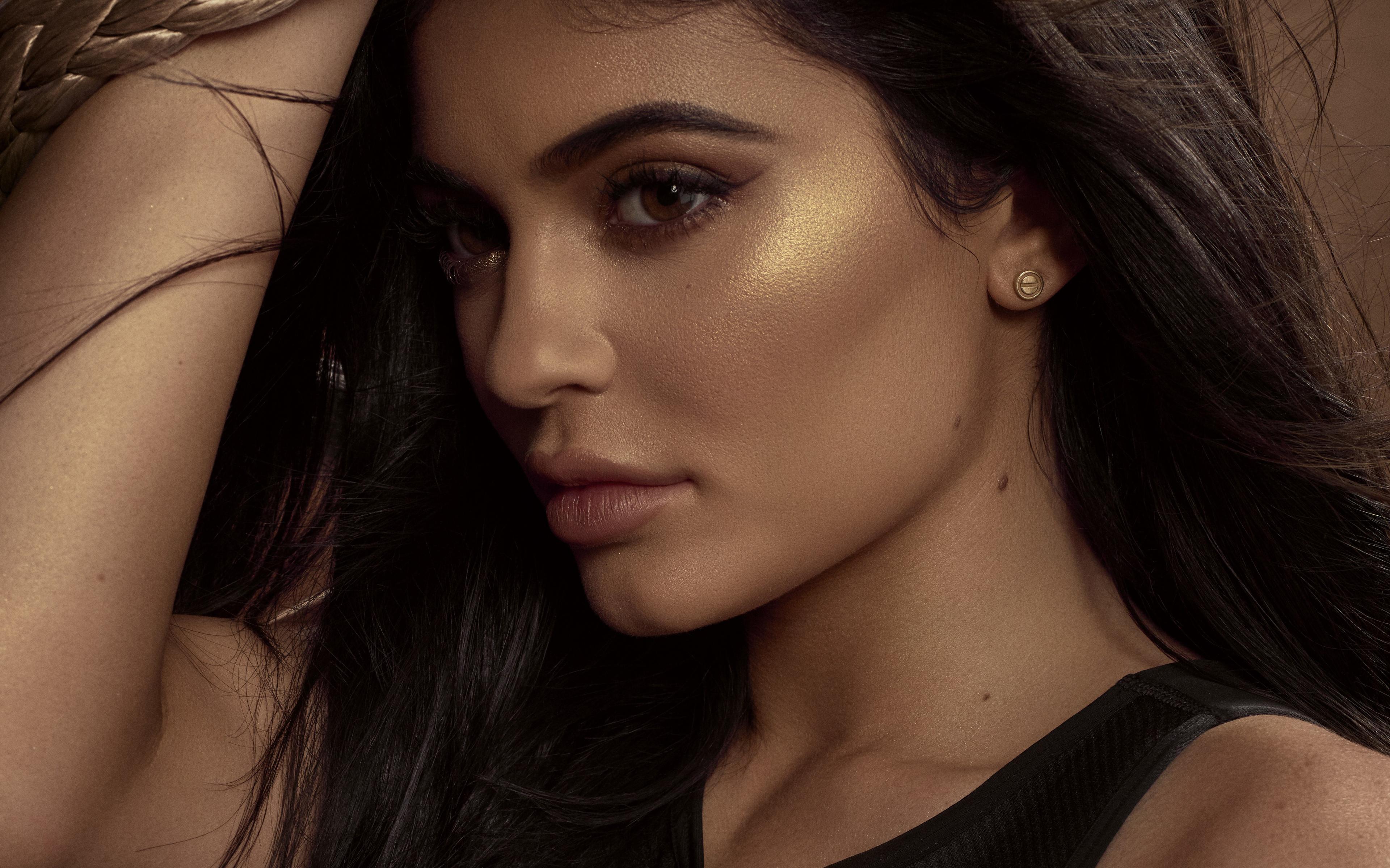 Kylie Jenner HD 5K Wallpaper