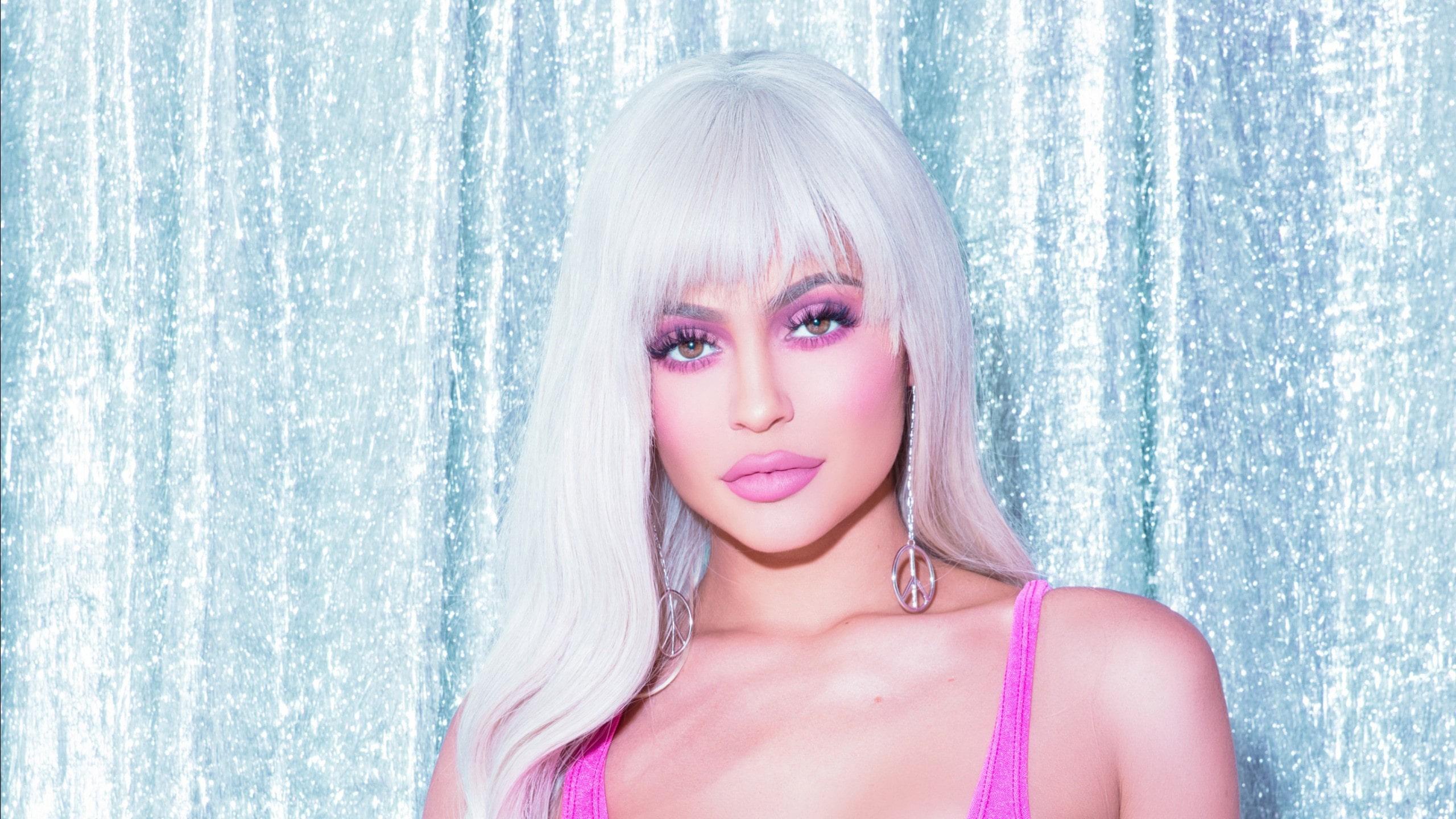 Kylie Jenner Flaunt Magazine Hot Photohoot Wallpaper