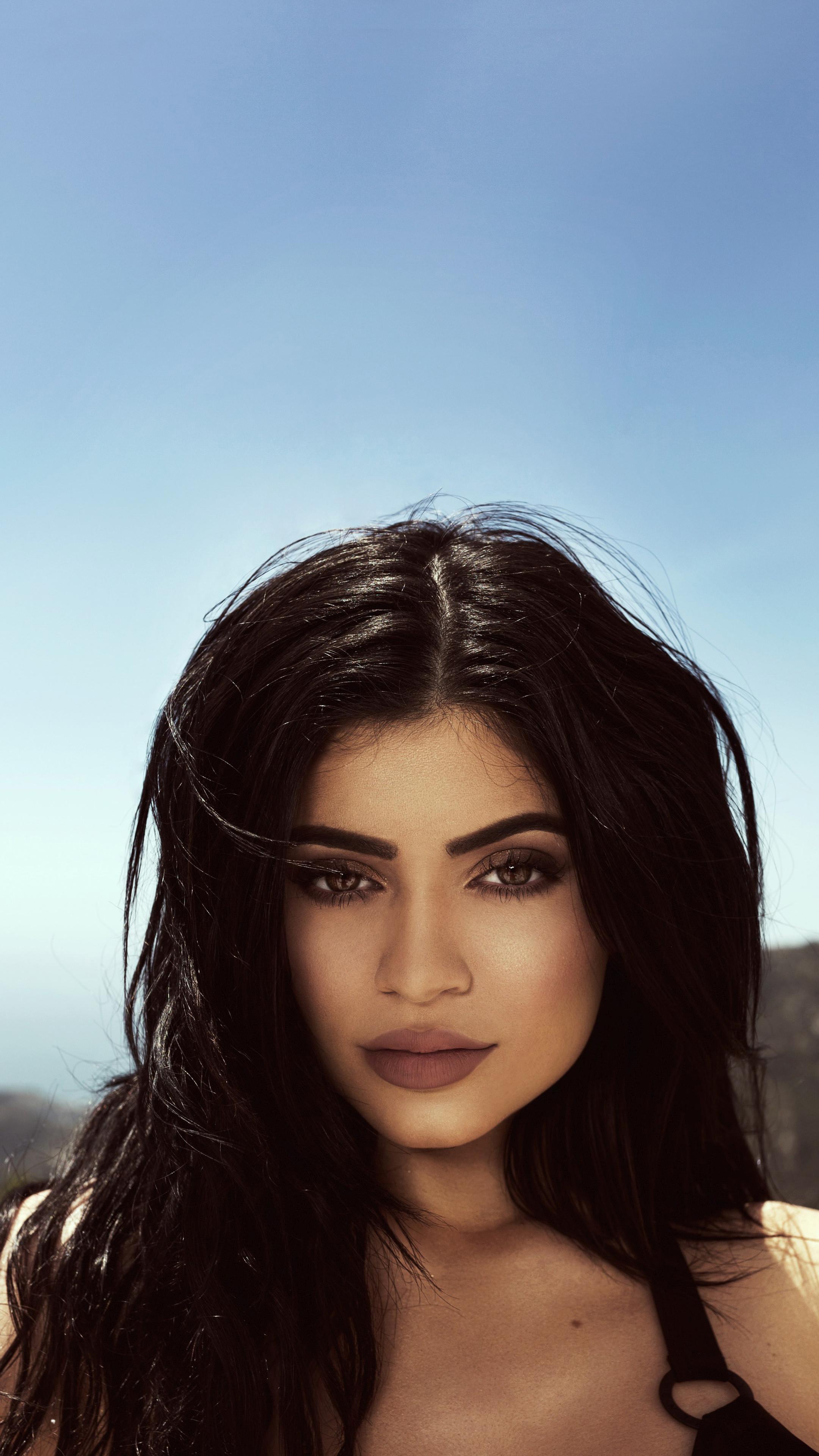 Kylie Jenner Lips Wallpaper
