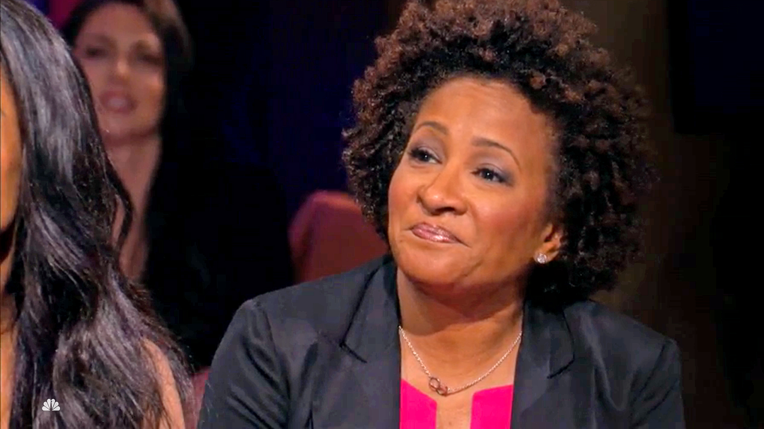 Wanda Sykes slams Trump, flips off booing crowd