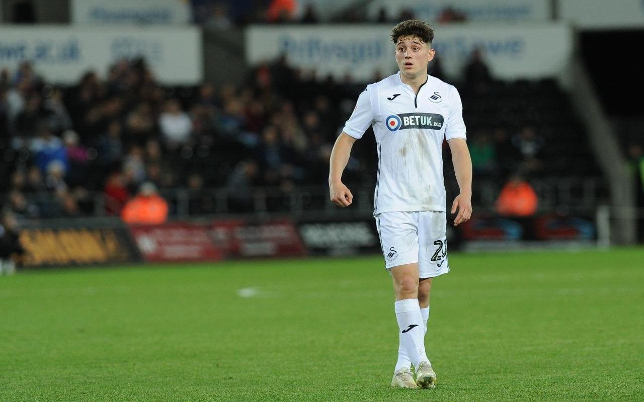Manchester United open Daniel James talks and line up bid for Sean