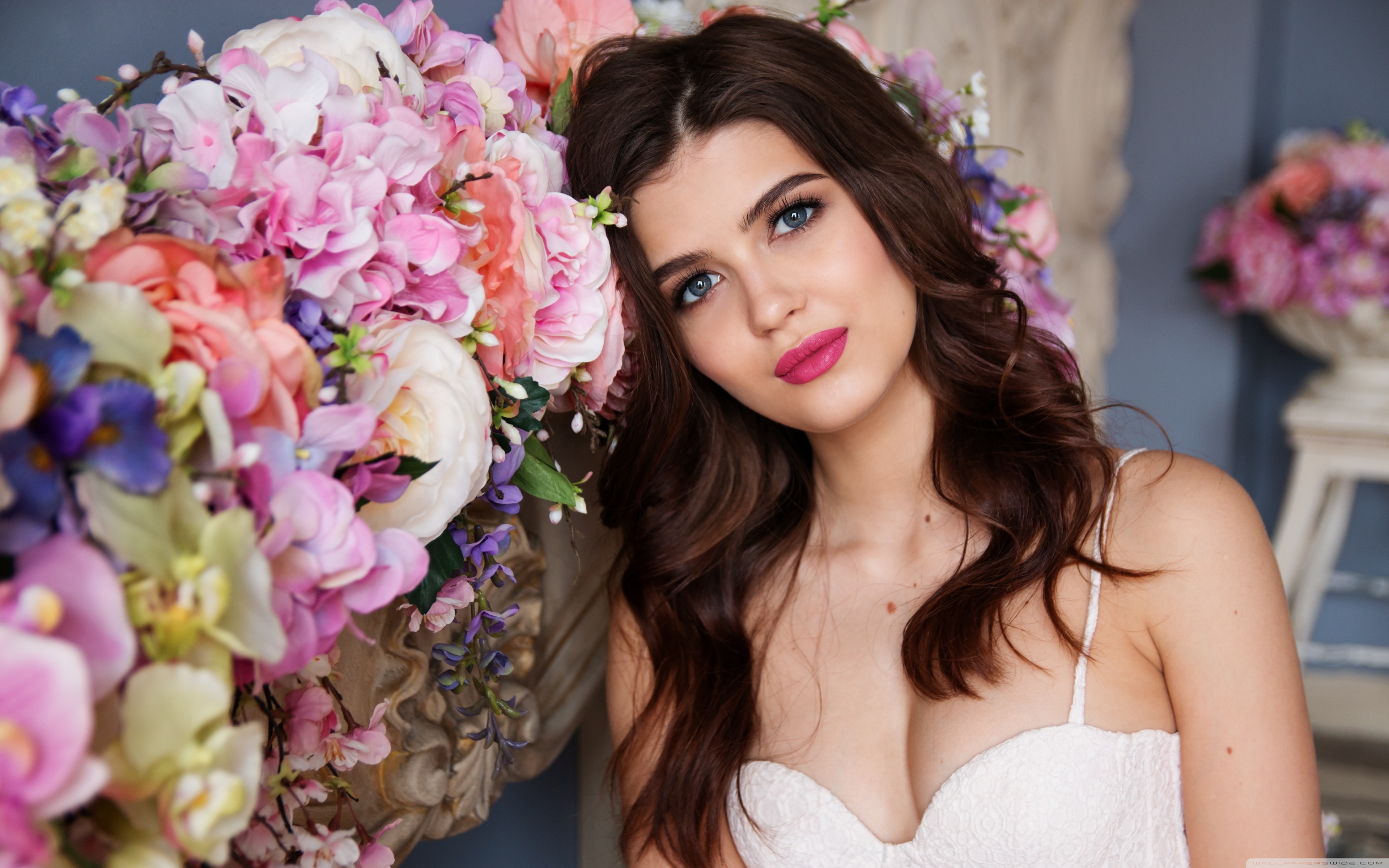 Beautiful Russian Girl, Flowers ❤ 4K HD Desktop Wallpaper for 4K