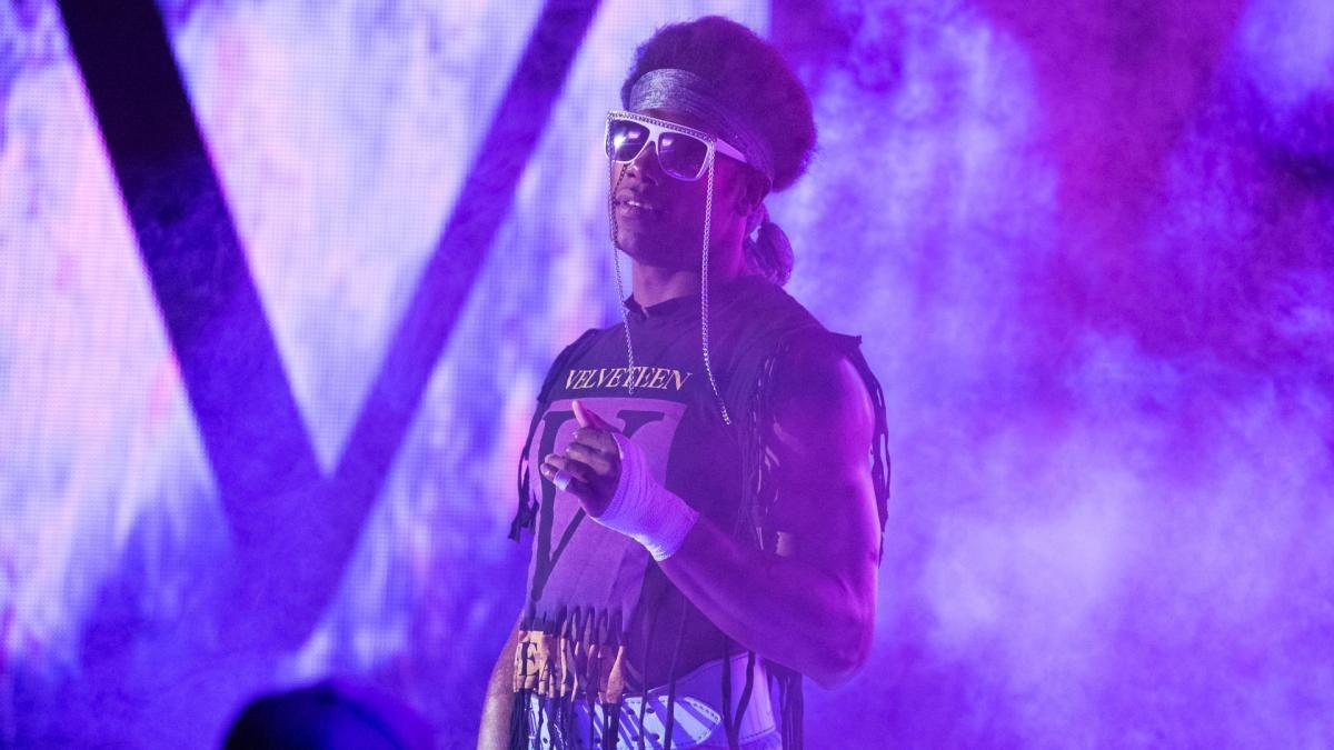 Photos: Dakota Kai holds strong against Santana Garrett. Patrick