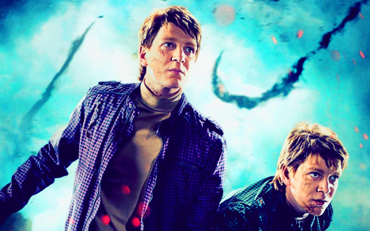 Deathly Hallows Action Wallpaper: The Weasley Twins