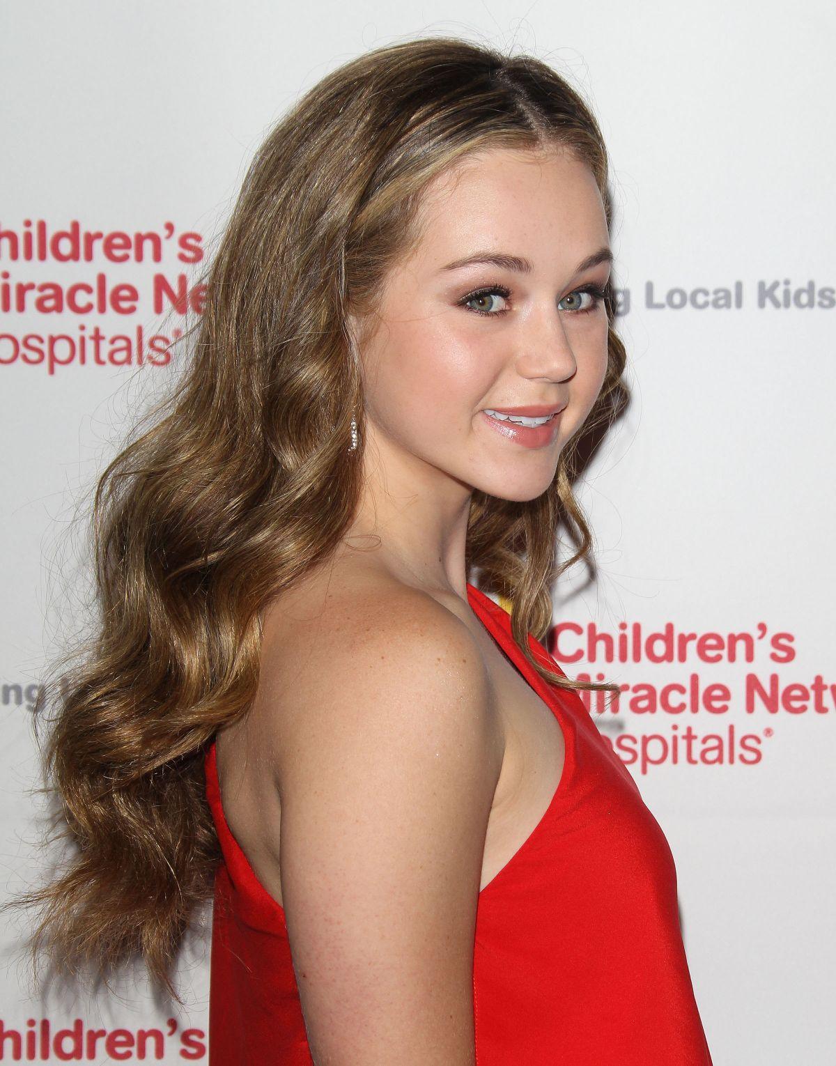 Brec Bassinger At Children S Miracle Network Hospital S Winter