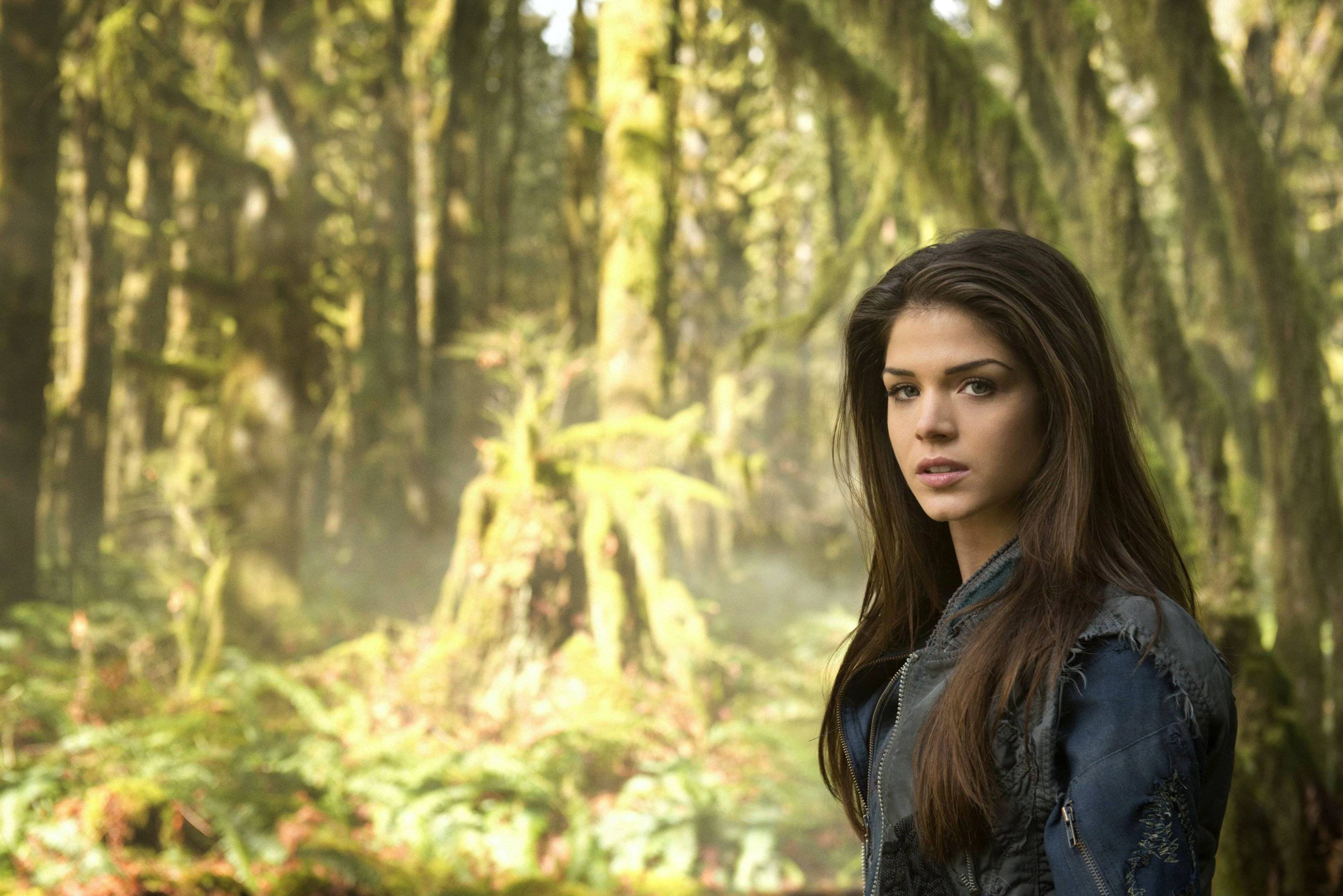 Marie Avgeropoulos As Octavia Blake In The 100 iPhone