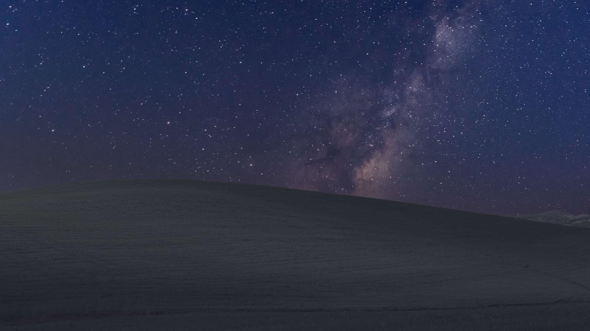 These two Windows 10 Wallpaper are perfect for your darker side