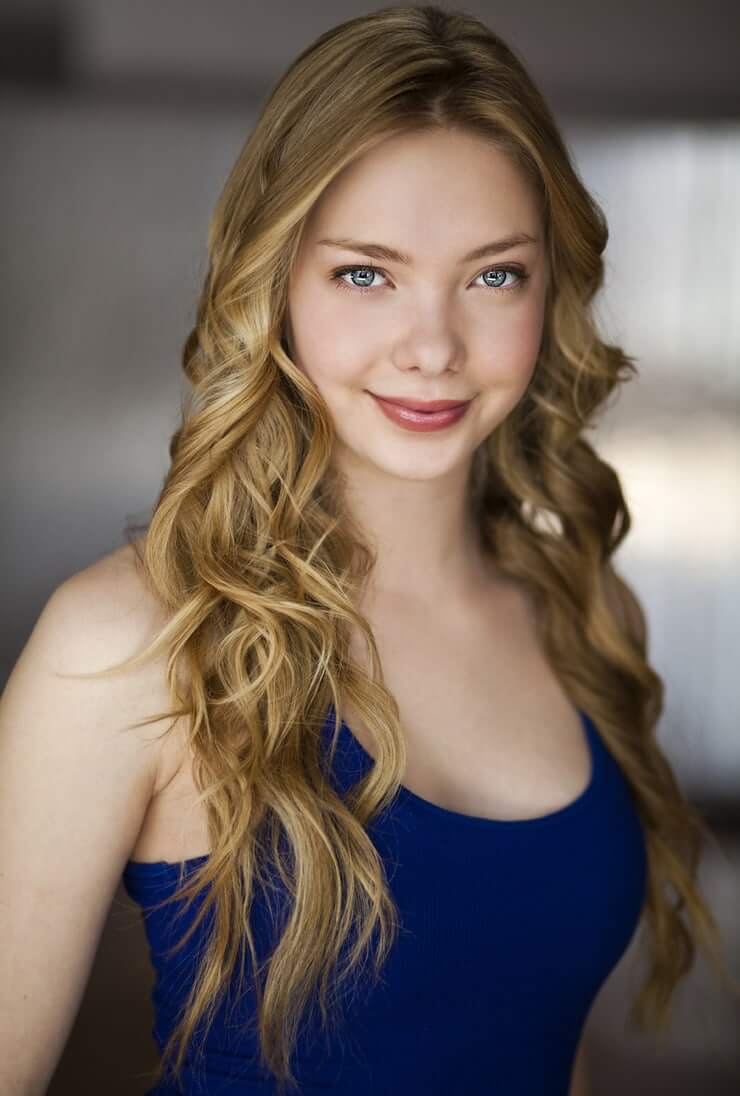 Hot Picture Of Emilia McCarthy Which Are Just Too Hot To Handle