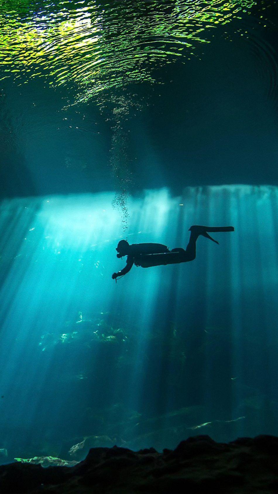 Diver Underwater Sunbeam 4K Ultra HD Mobile Wallpaper. Underwater, Mobile wallpaper, Wallpaper