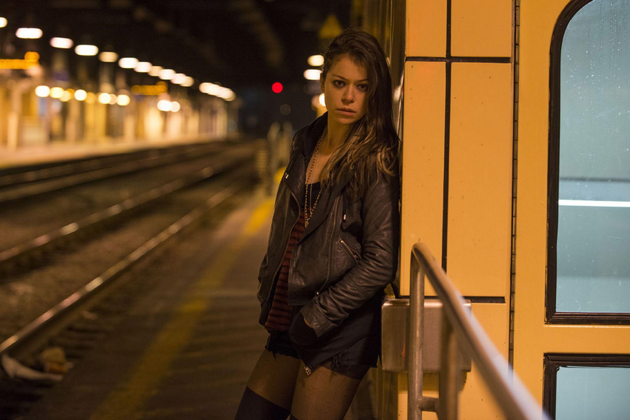 2197x1463px Tatiana Maslany Orphan Black Wallpaper