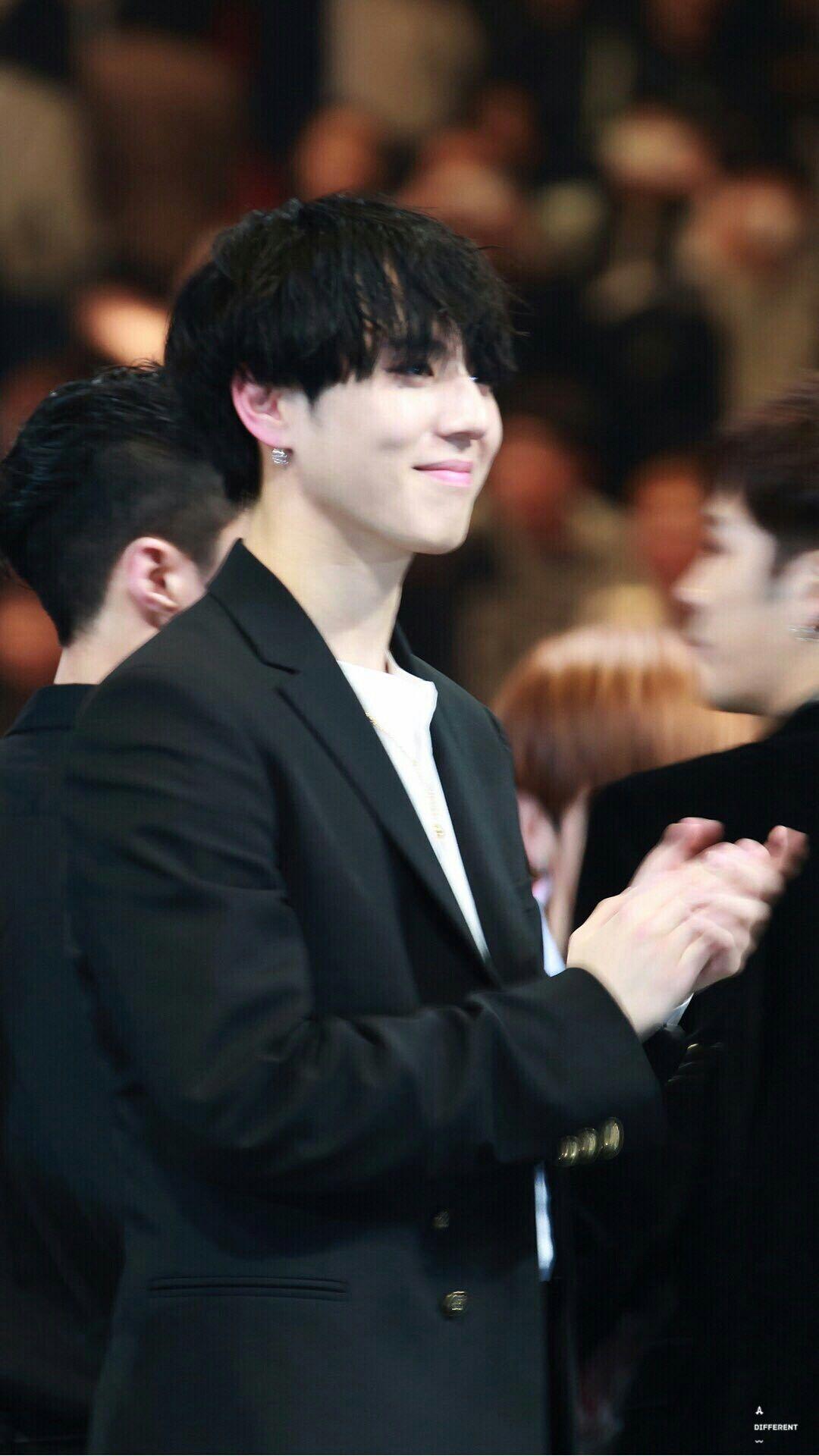 Kim Yugyeom (Wallpaper ver.) cr: DIFFERENT YUGYEOM. YUGYEOM