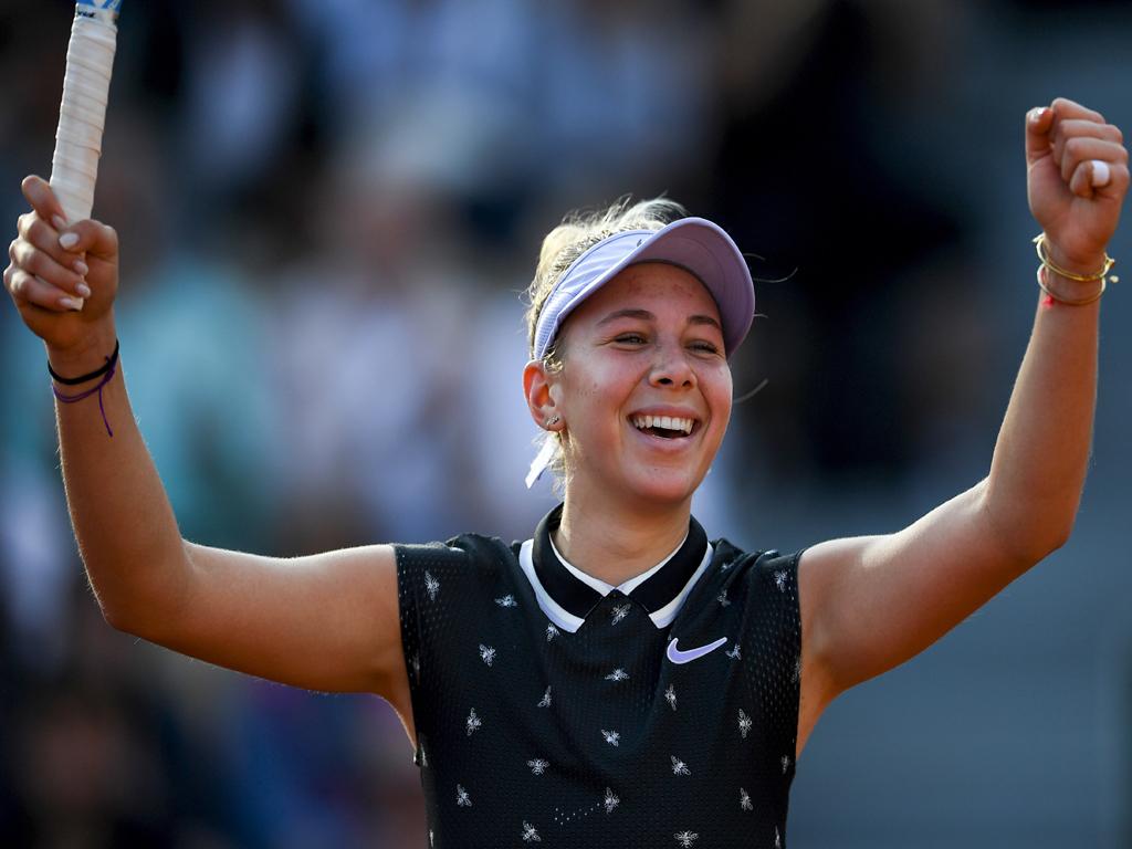 Anisimova, 17, Into First Slam Quarter Final, Strikes Blow For New