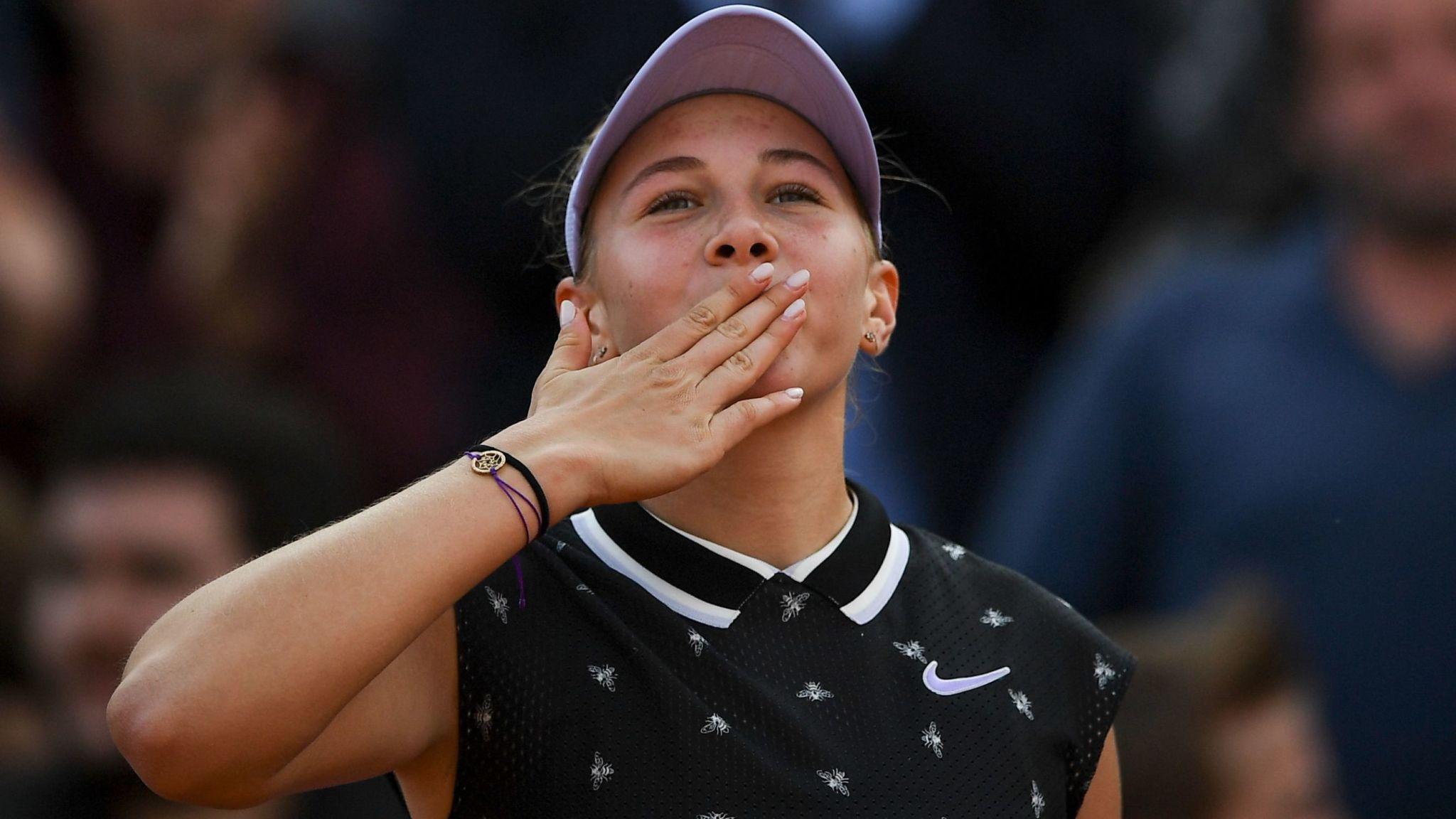 Simona Halep shocked by Amanda Anisimova at French Open. Tennis